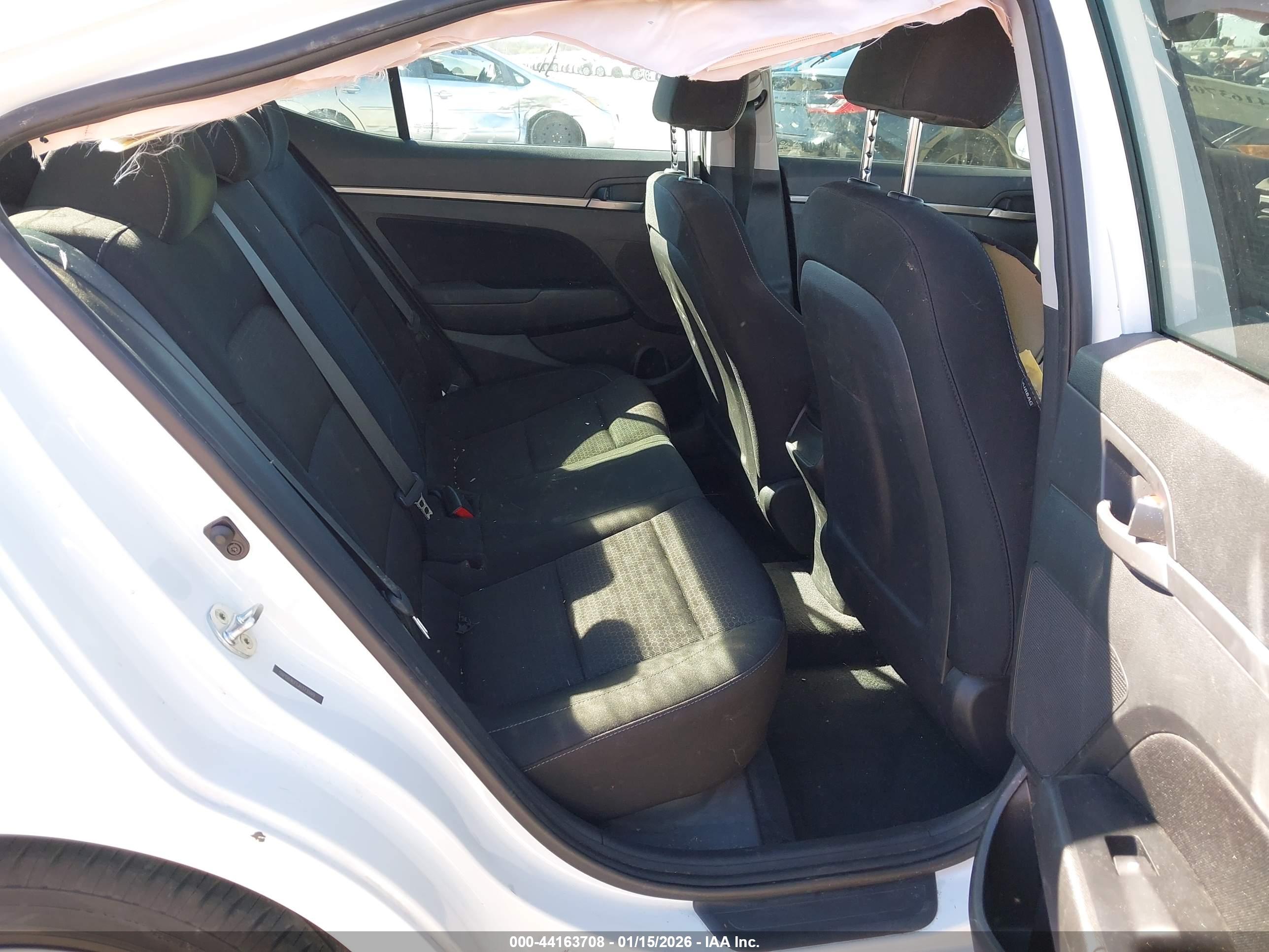 HYUNDAI ELANTRA image 8