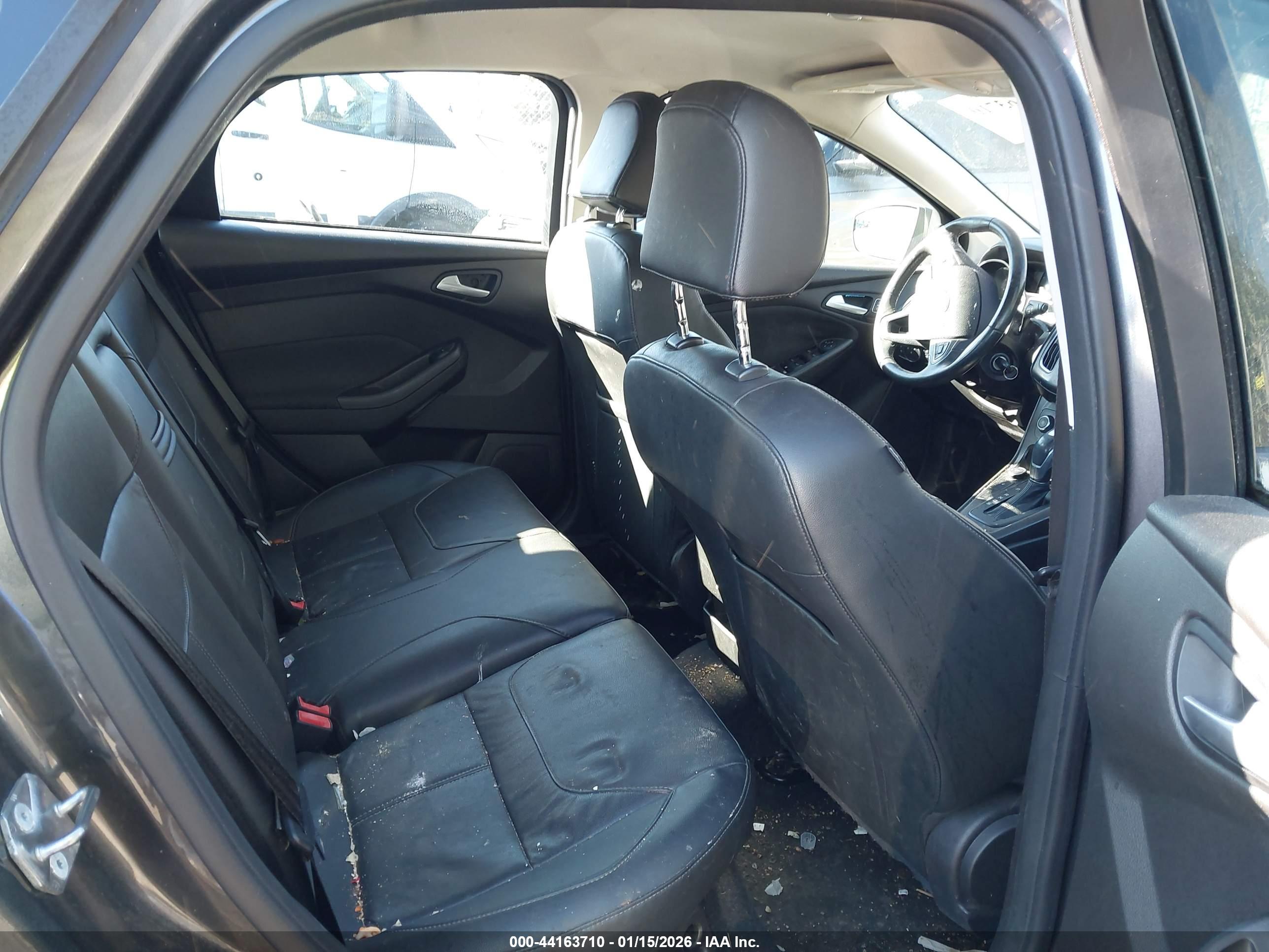 FORD FOCUS image 8