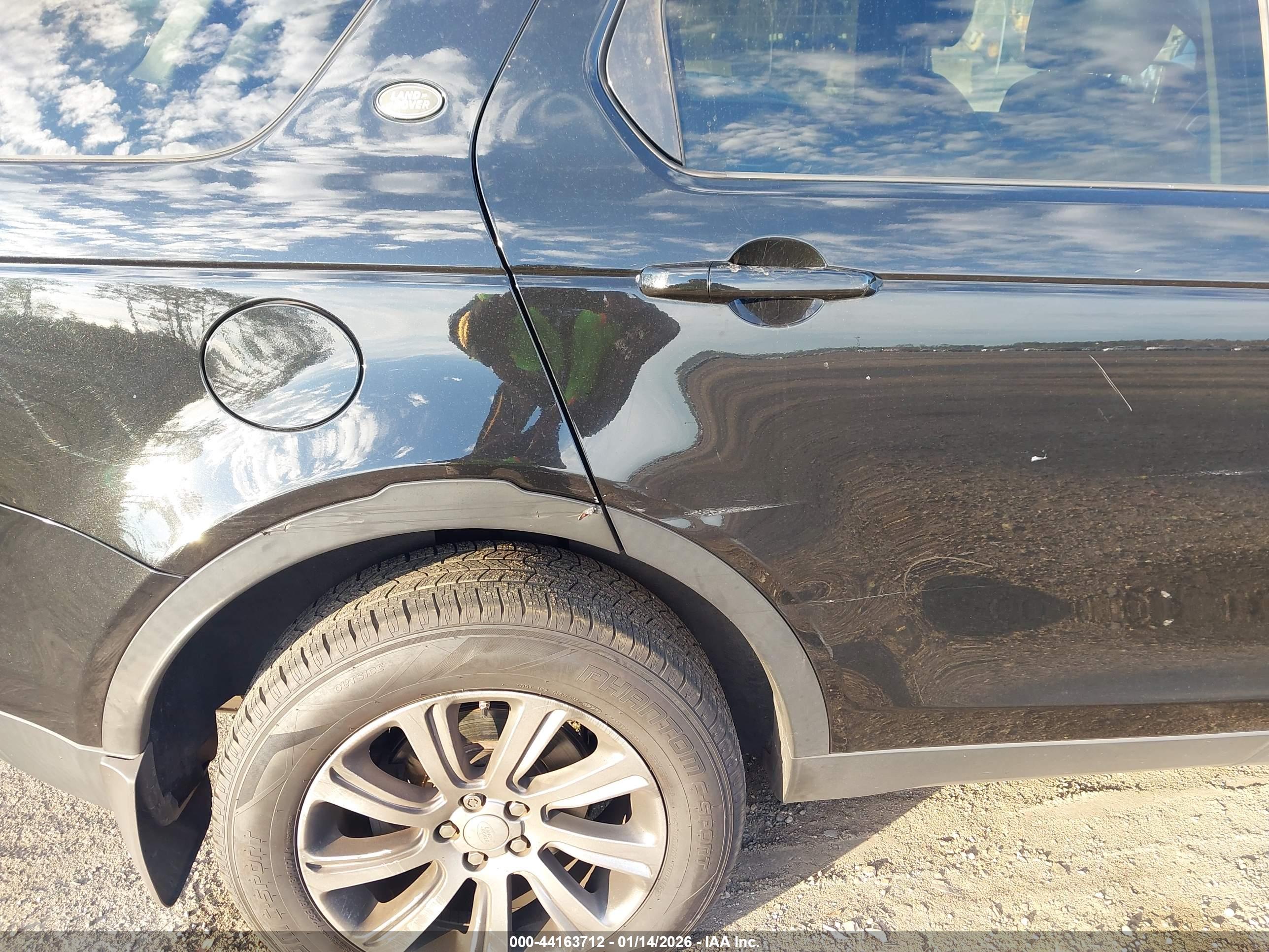LAND ROVER image 6