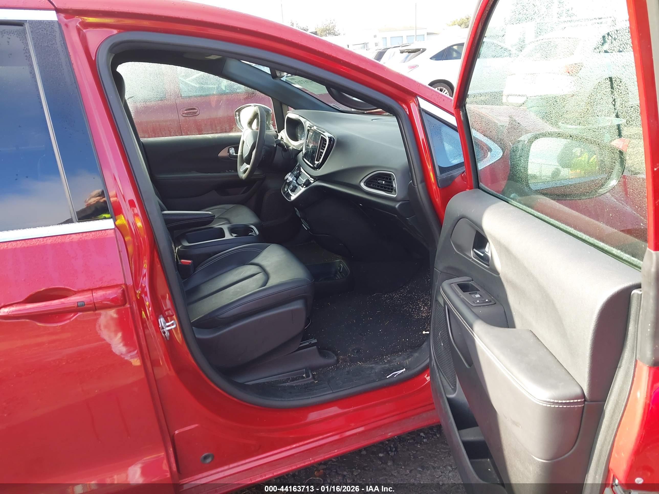 CHRYSLER PACIFICA image 5