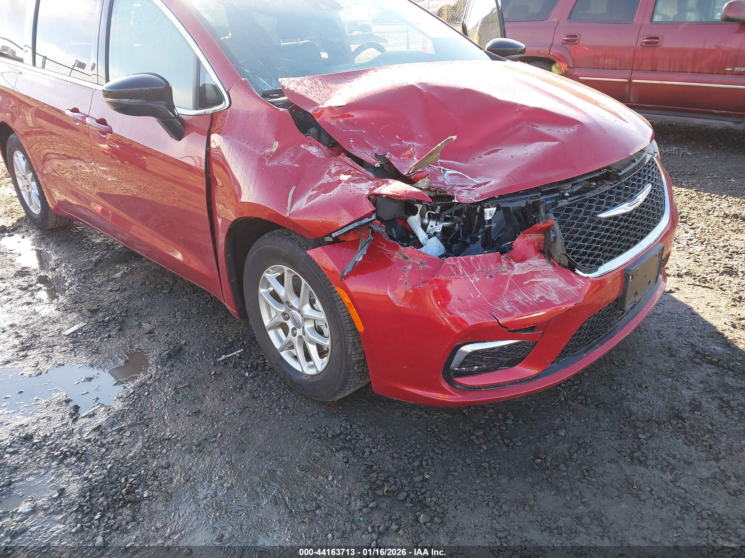 CHRYSLER PACIFICA image 6