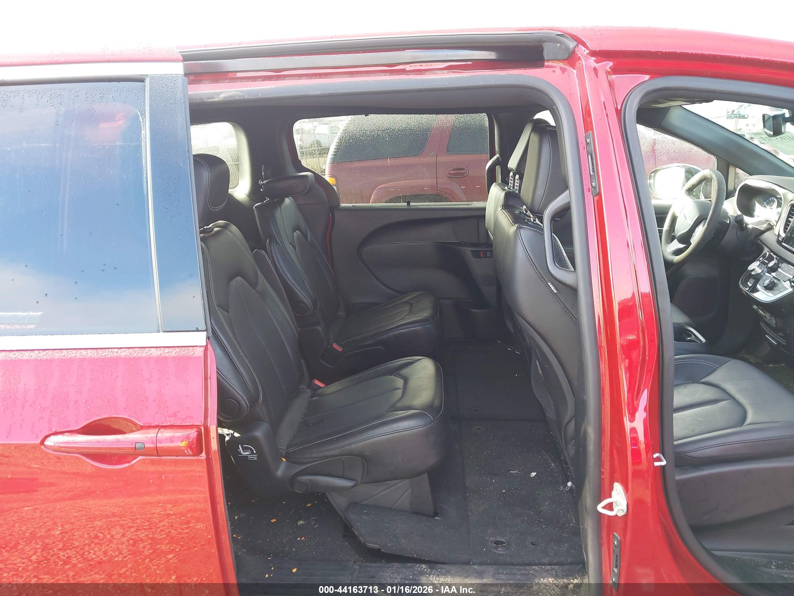 CHRYSLER PACIFICA image 8