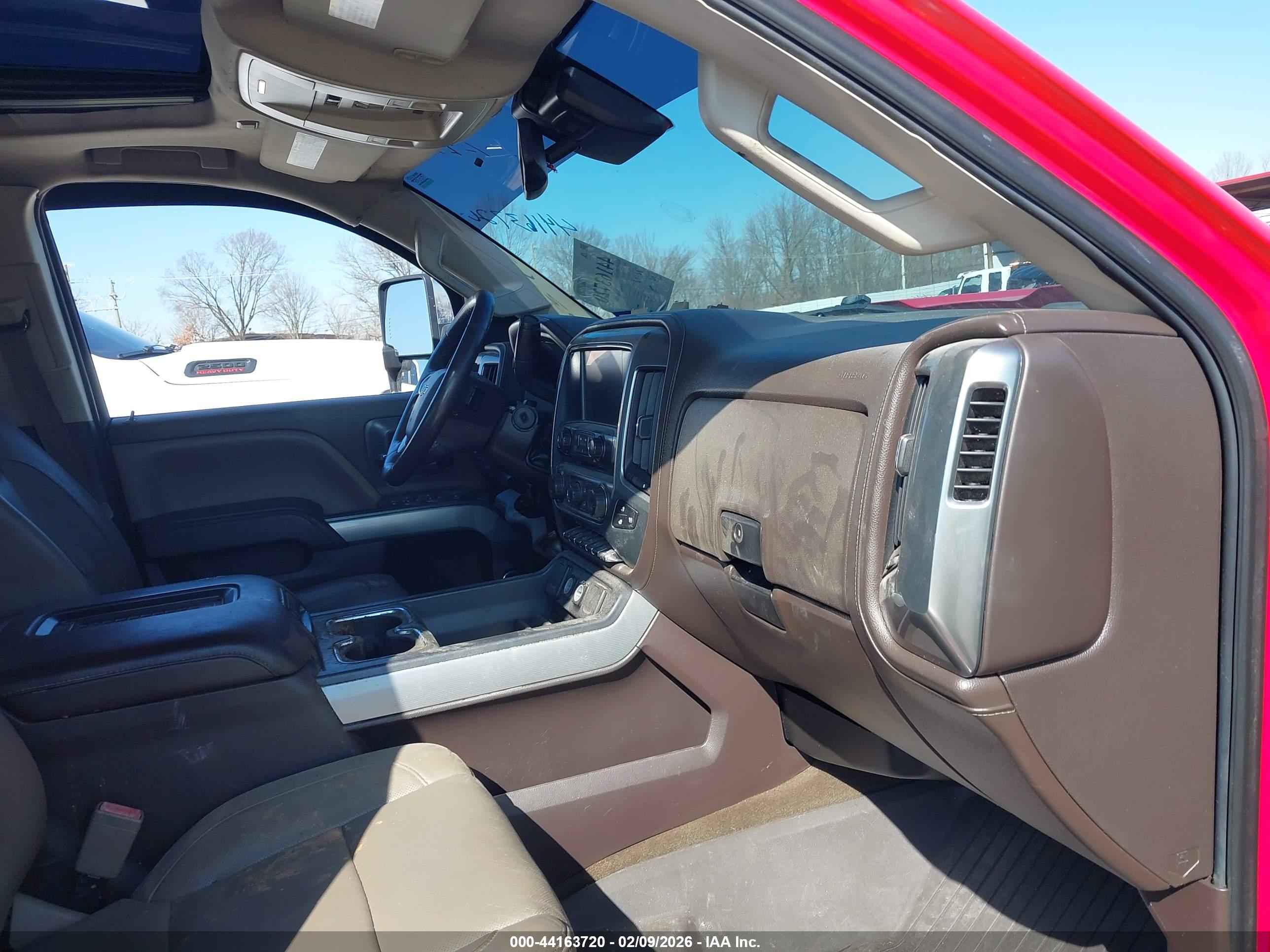 CHEVROLET SILVERADO image 5