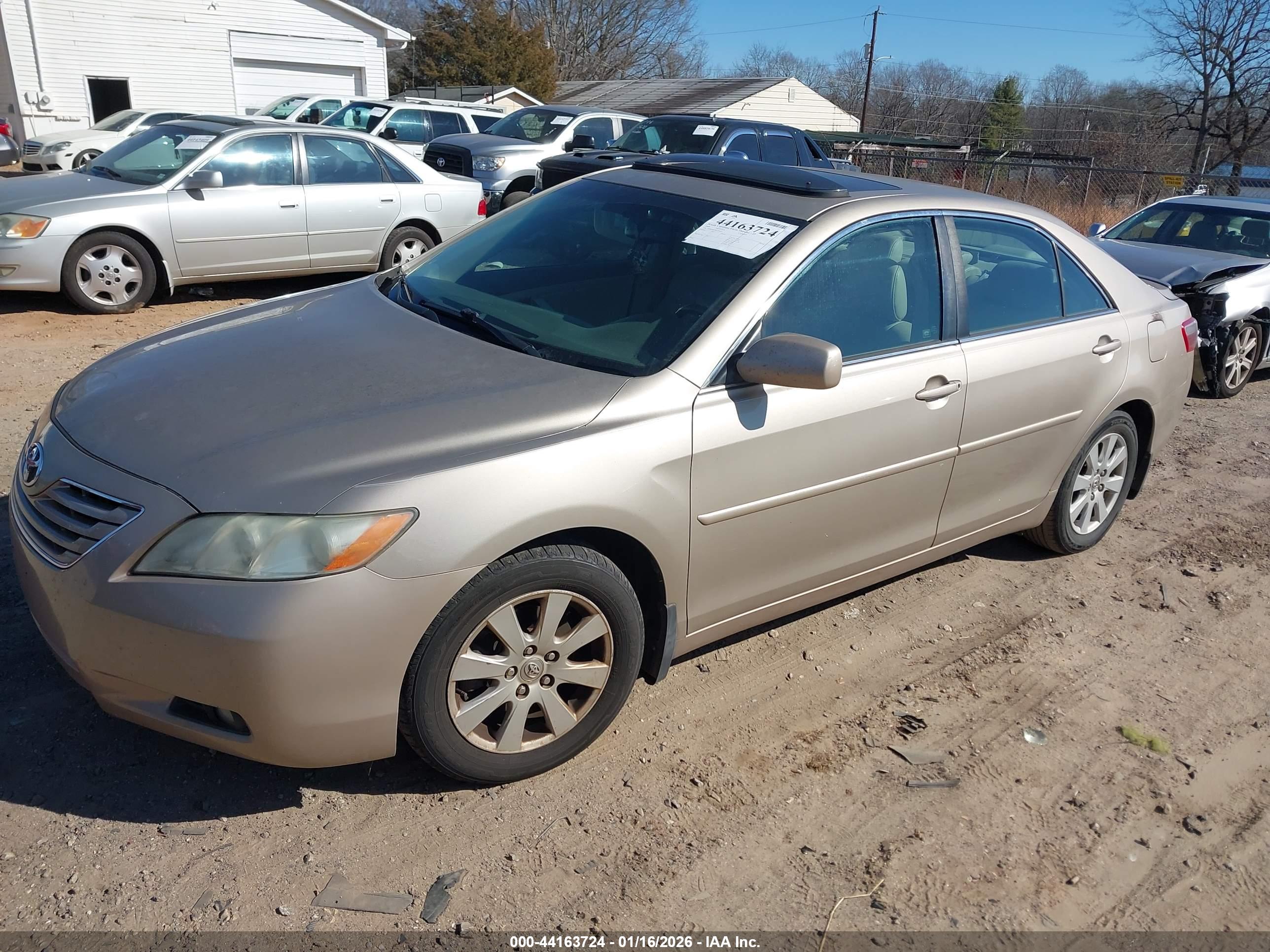 TOYOTA CAMRY image 2