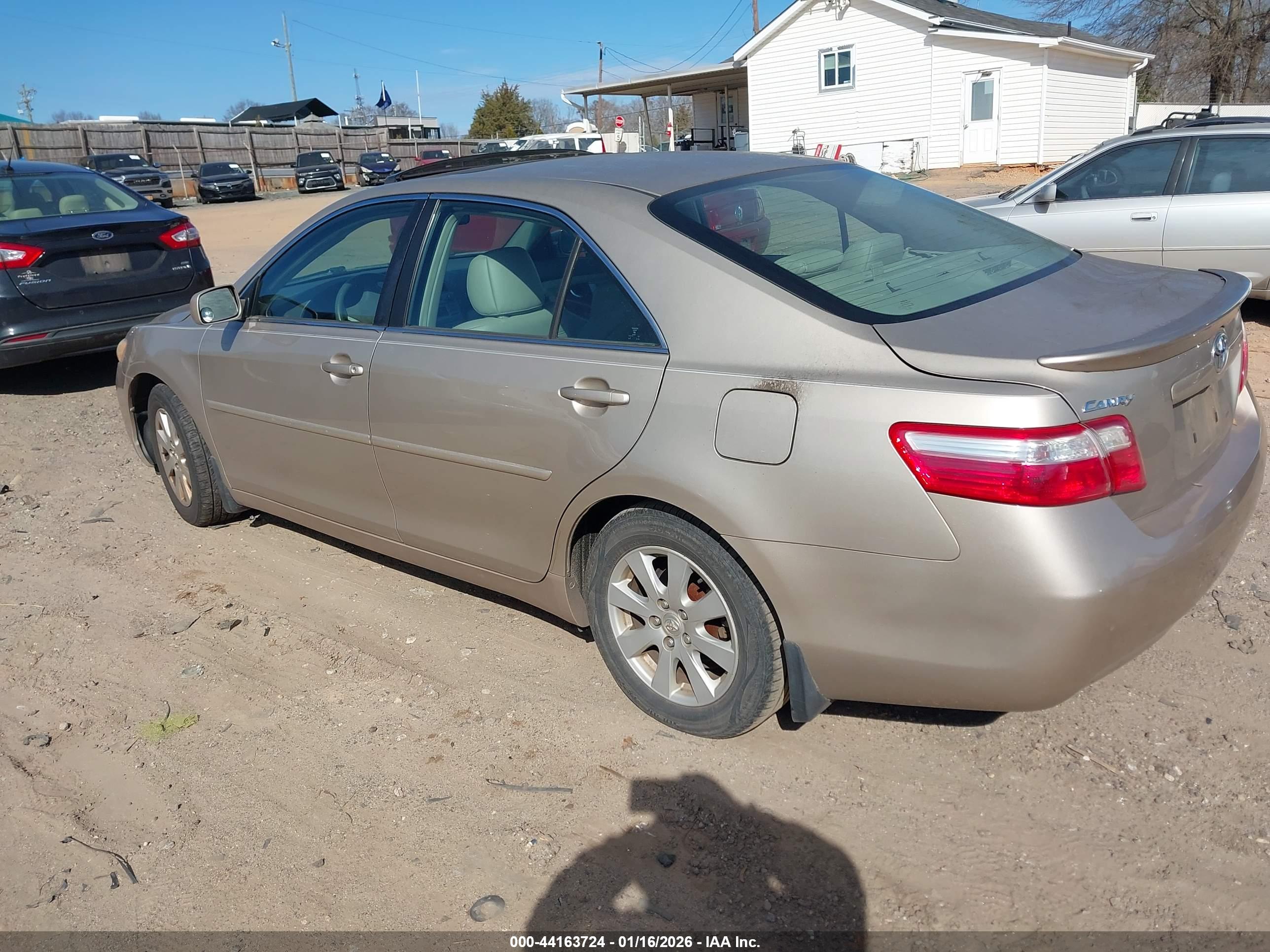 TOYOTA CAMRY image 3