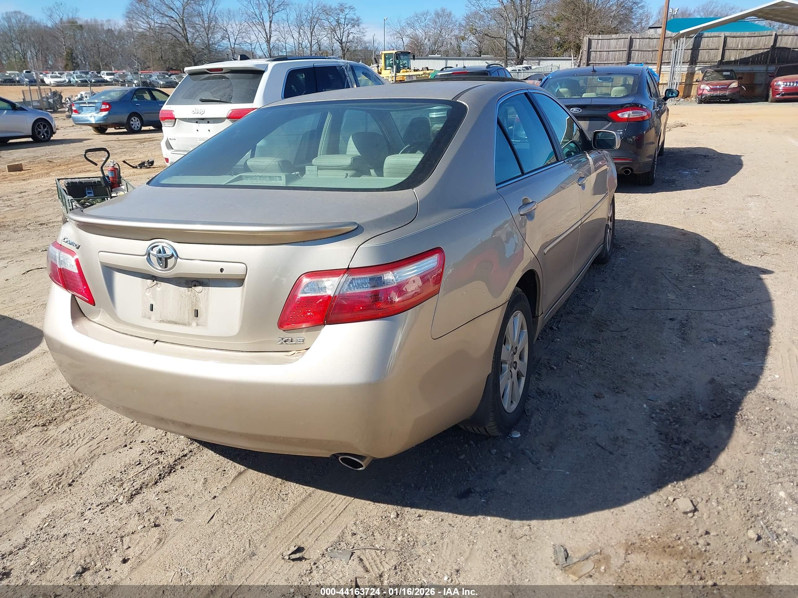TOYOTA CAMRY image 4
