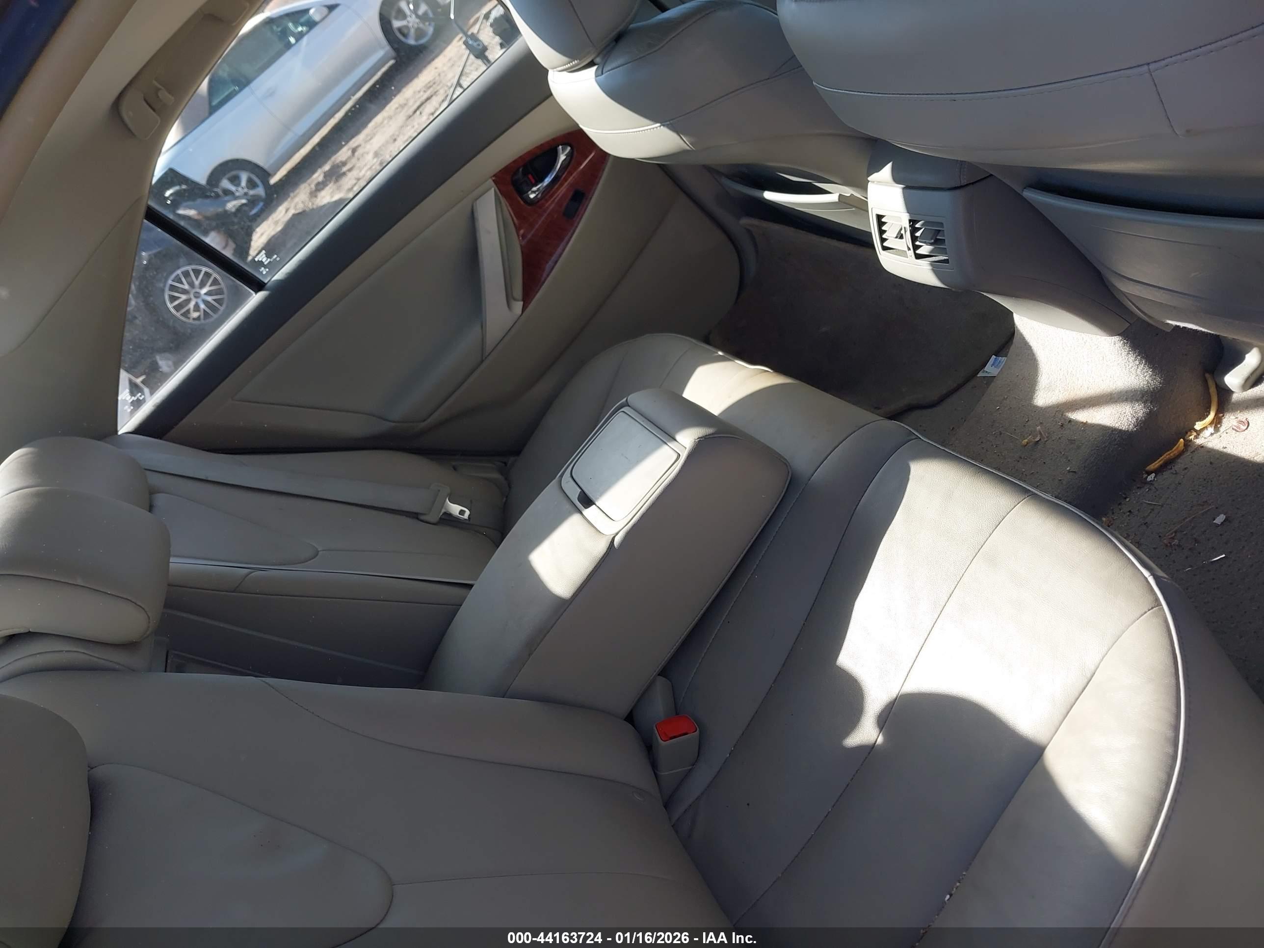 TOYOTA CAMRY image 8