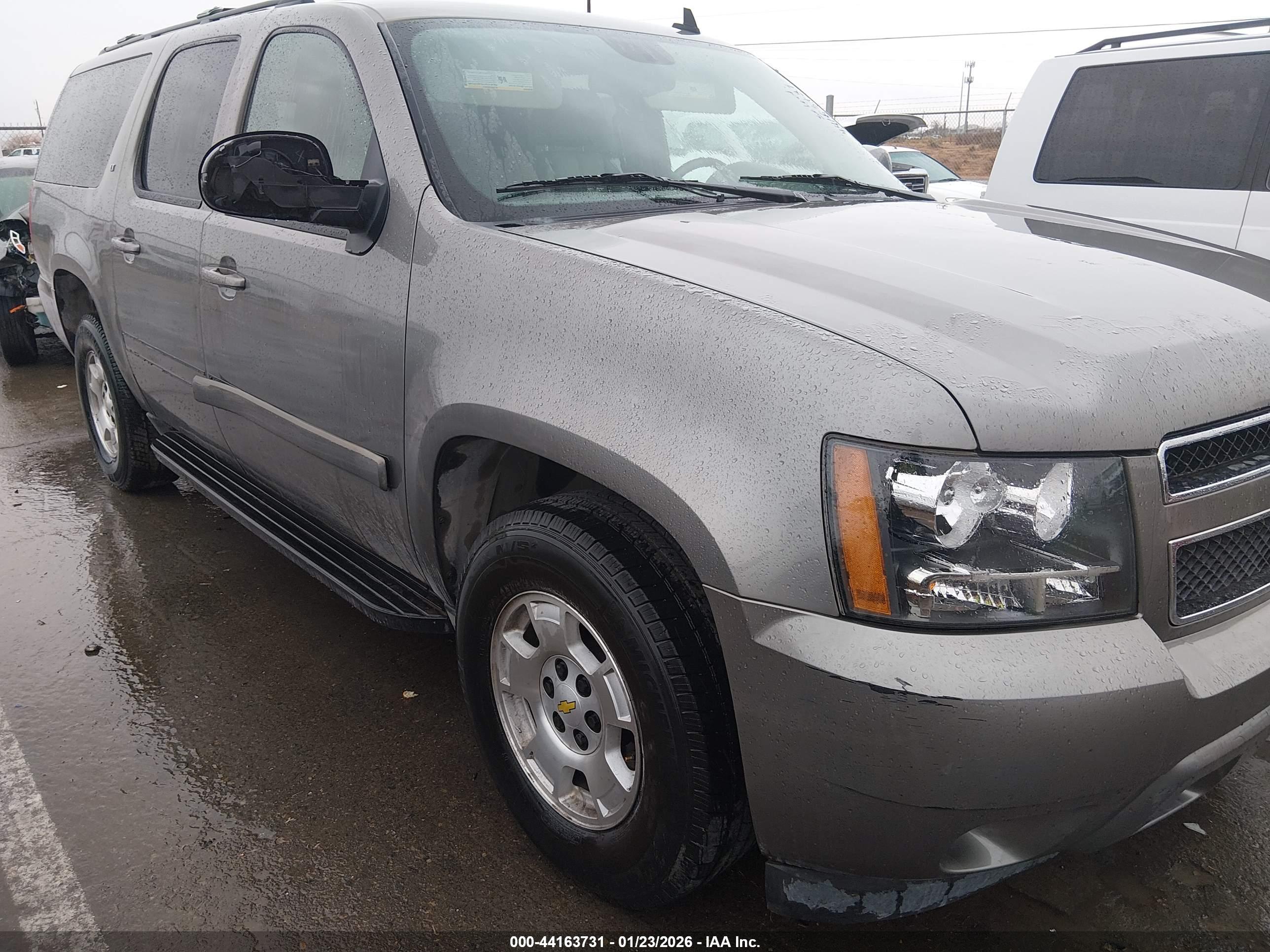 CHEVROLET SUBURBAN image 6