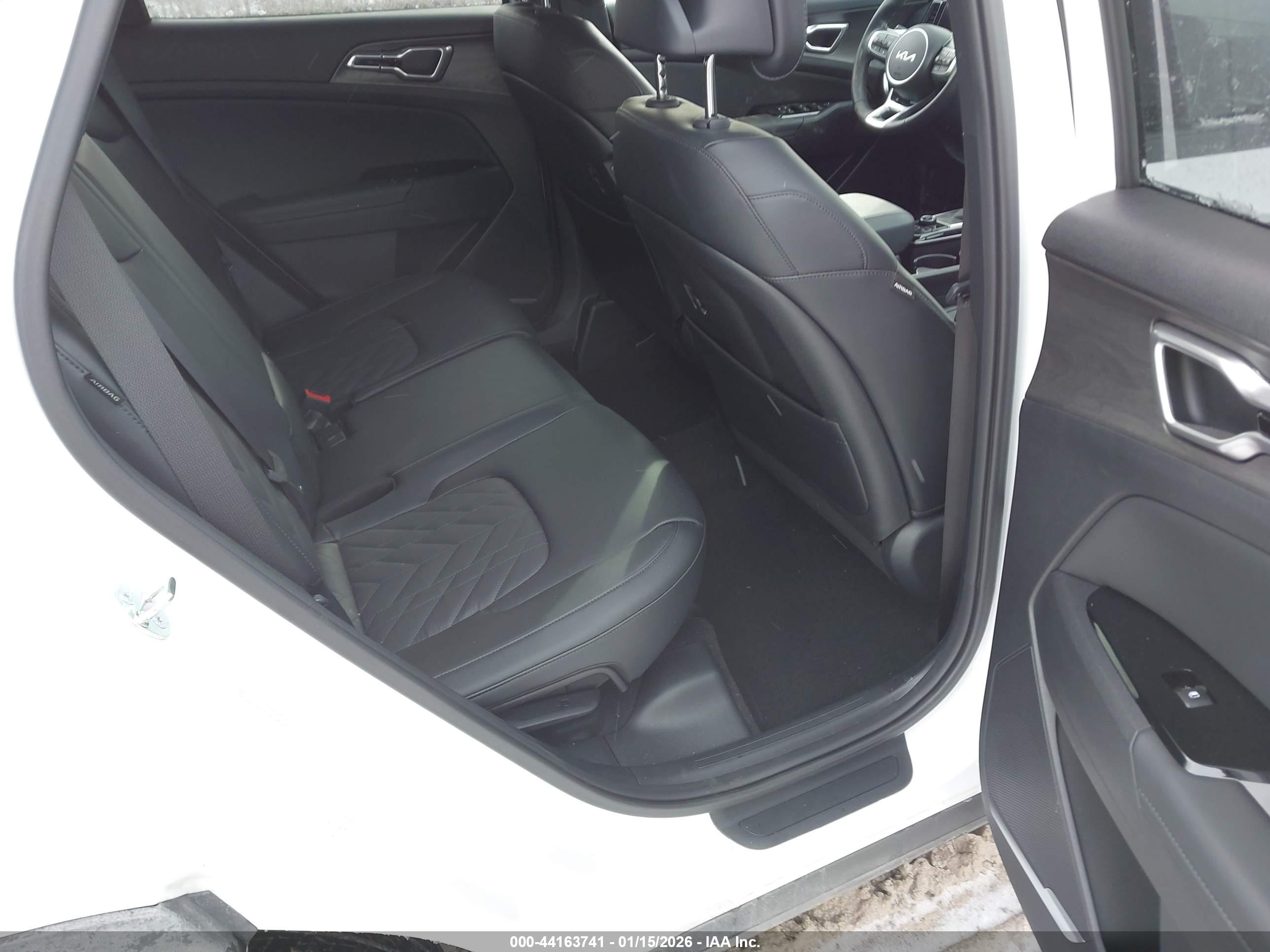 KIA SPORTAGE image 8
