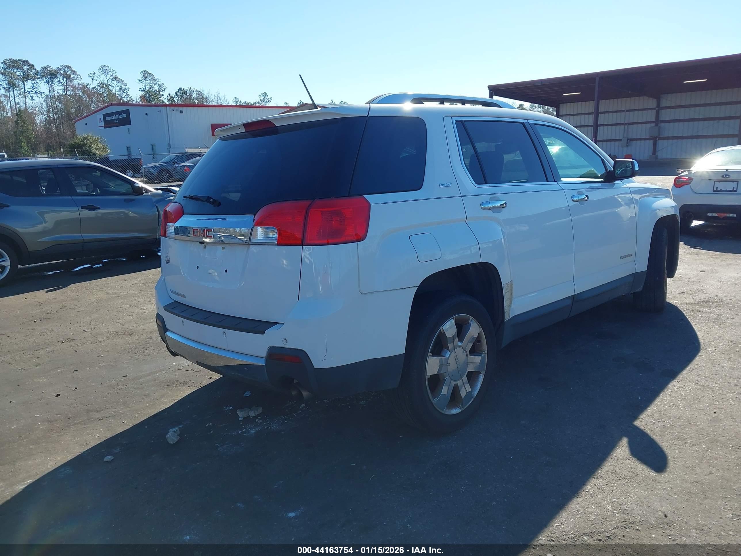 GMC TERRAIN image 4