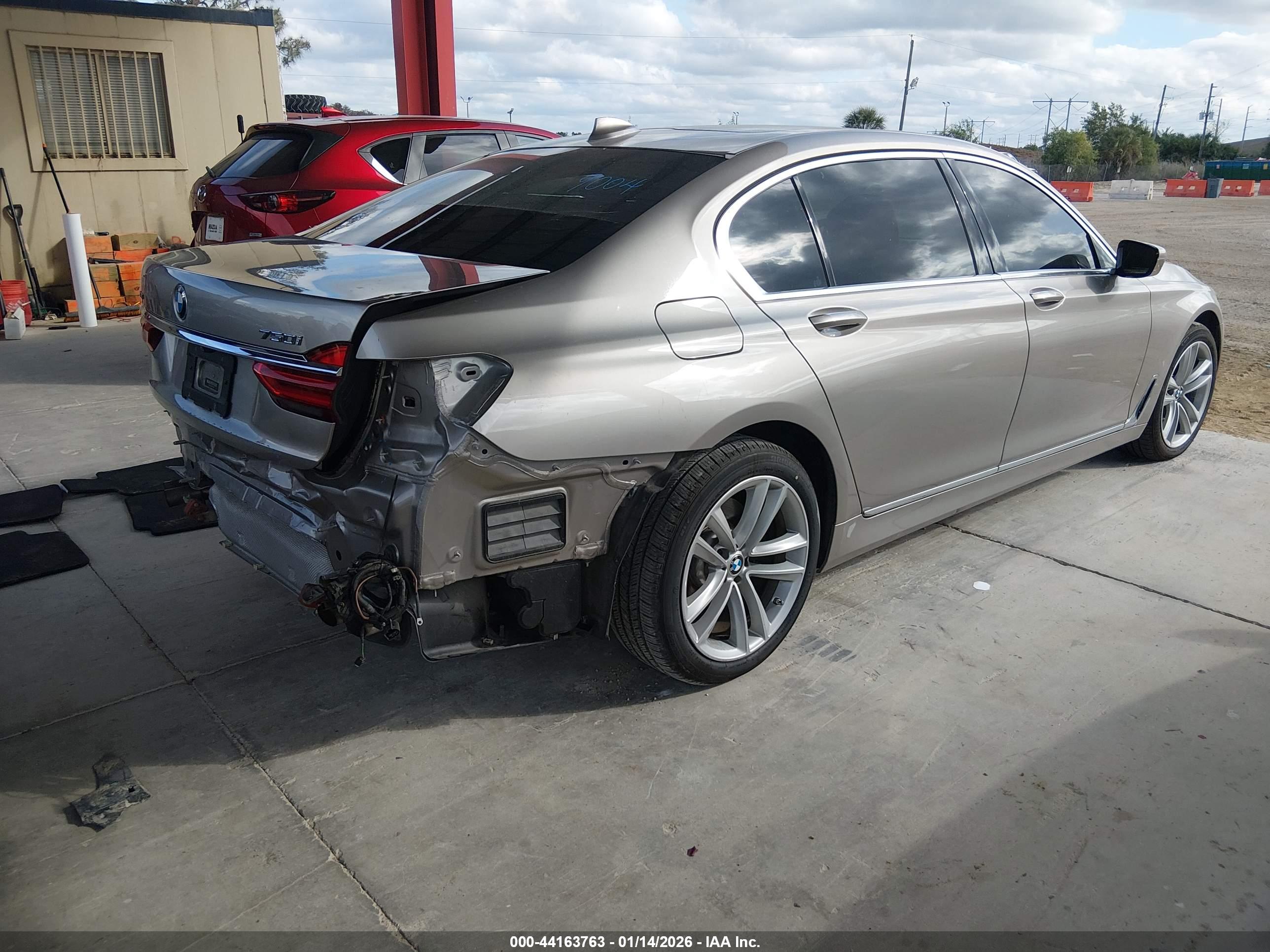 BMW 750I image 4