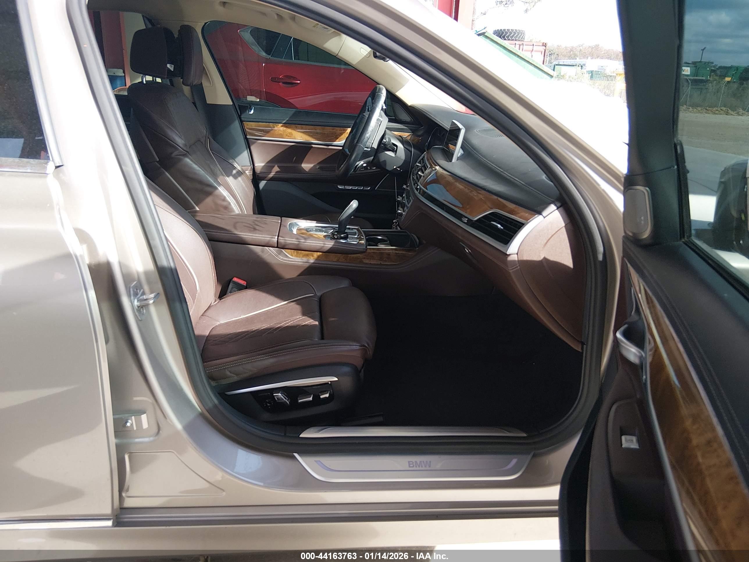 BMW 750I image 5