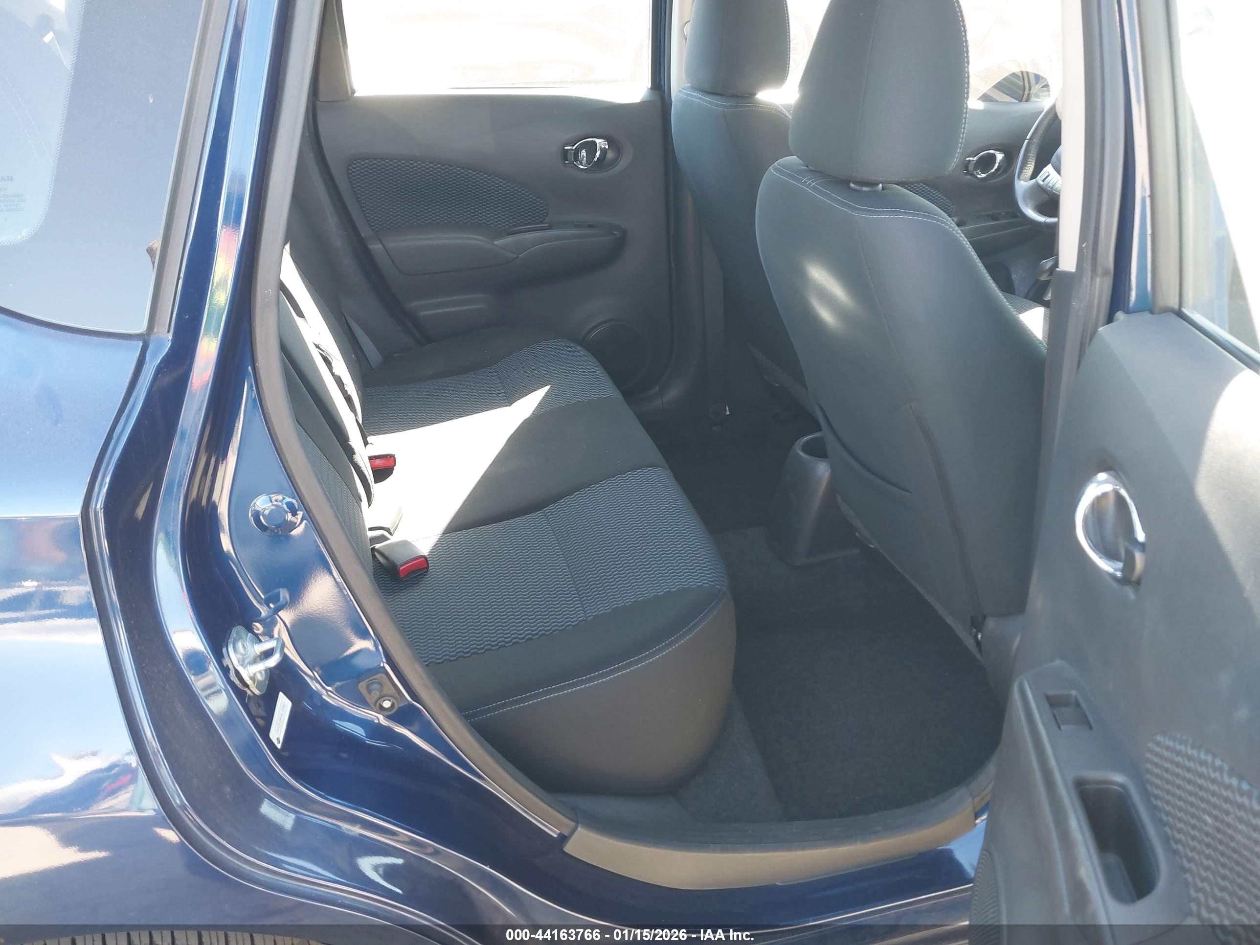 NISSAN VERSA image 8