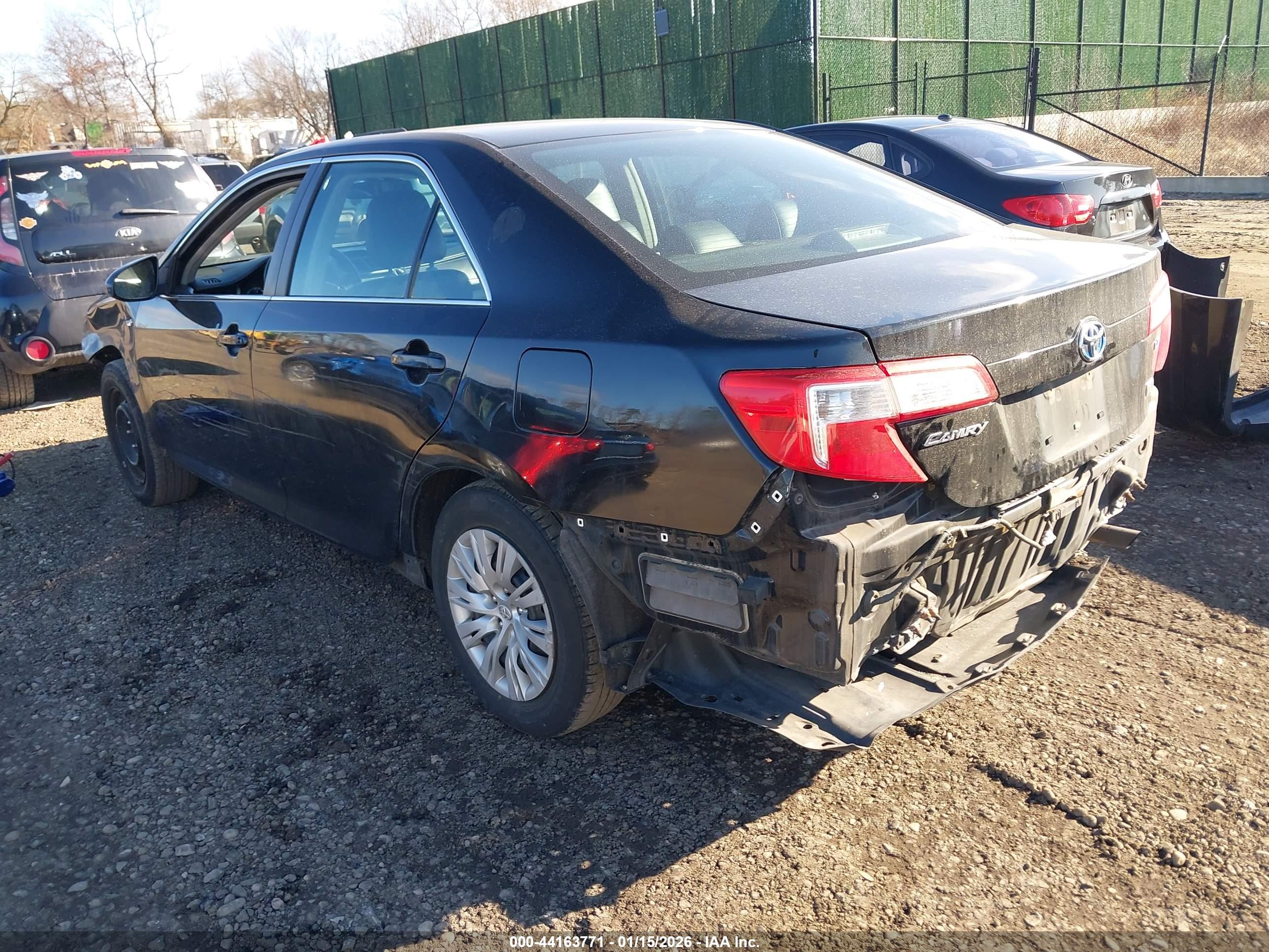 TOYOTA CAMRY image 3