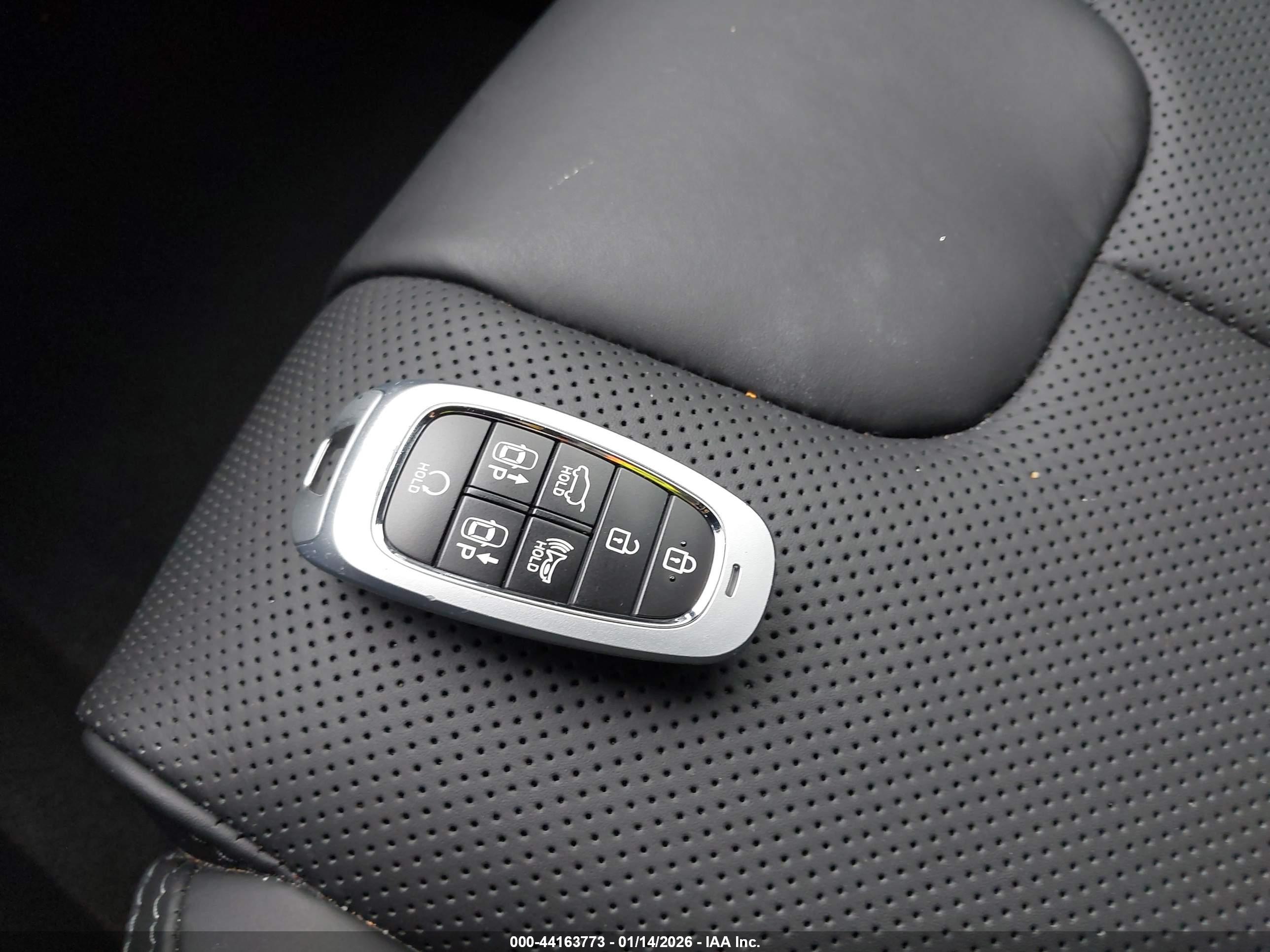 HYUNDAI SANTA image 11