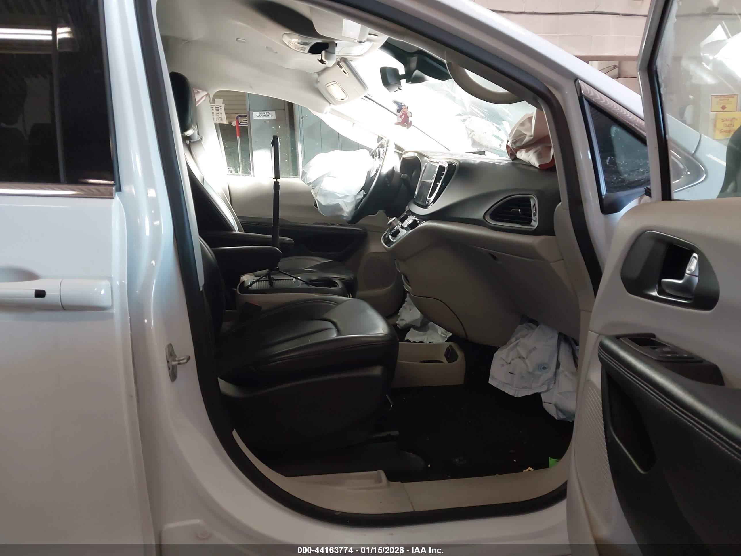 CHRYSLER PACIFICA image 5