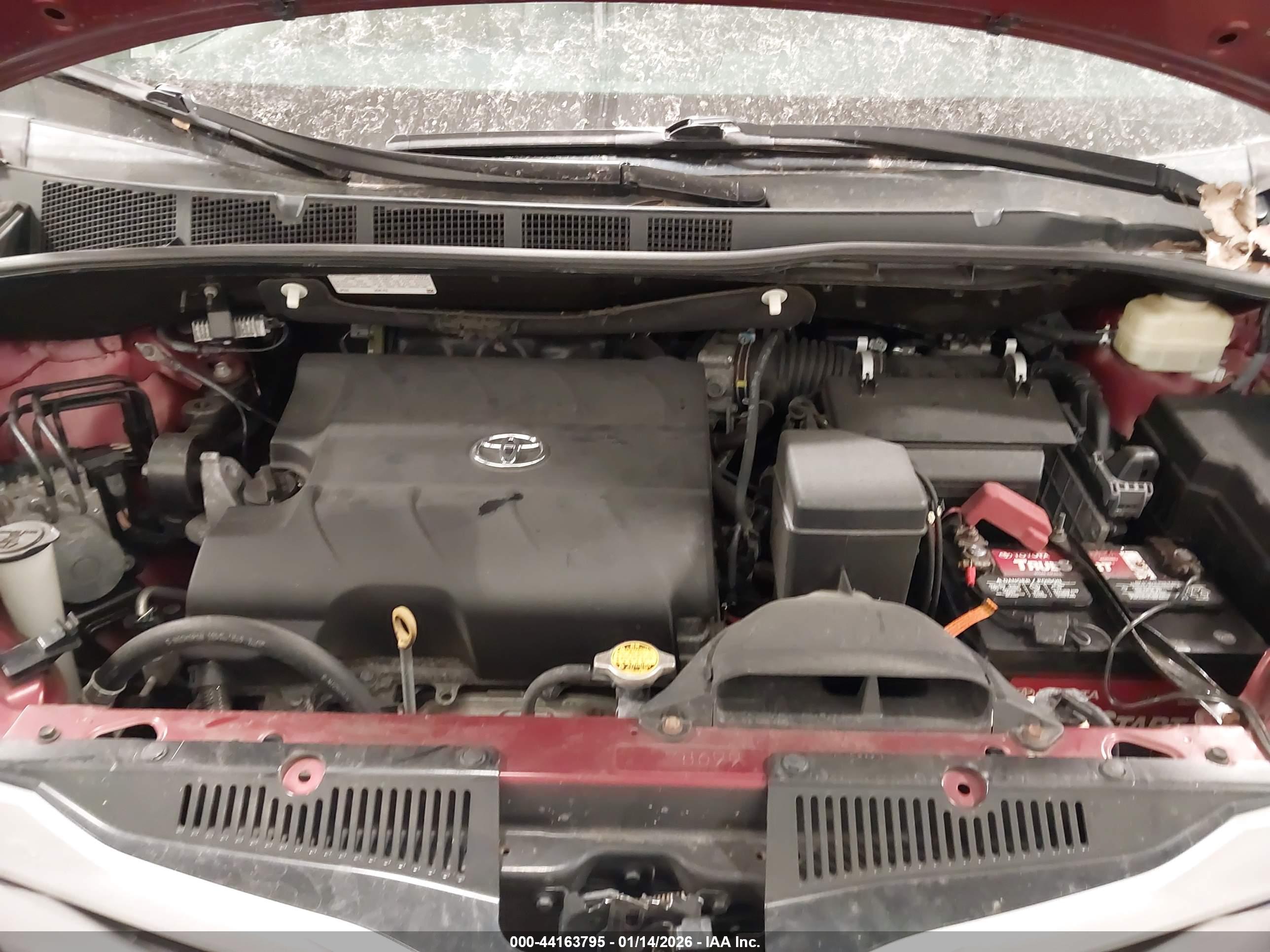 TOYOTA SIENNA image 10