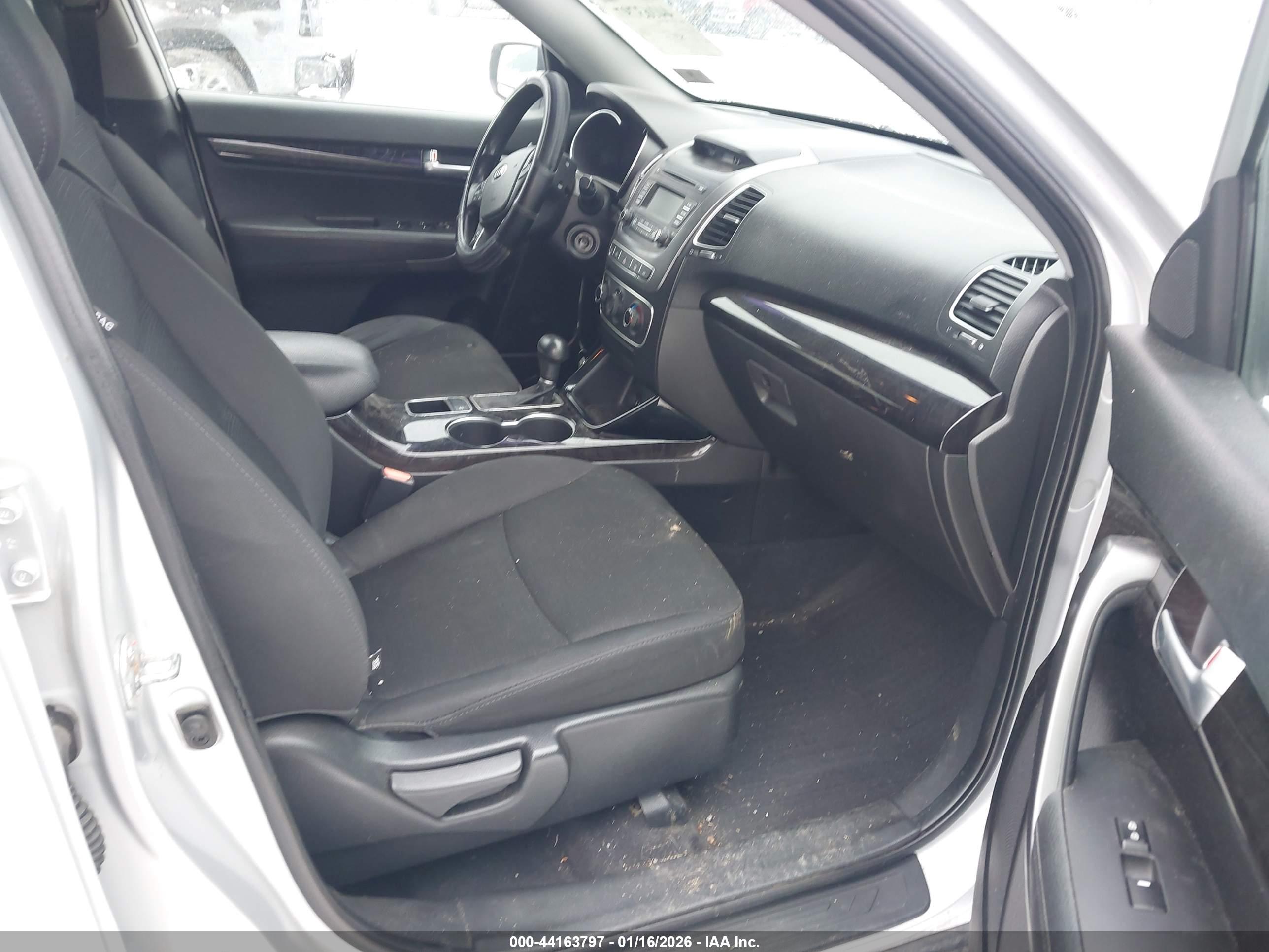 KIA SORENTO image 5