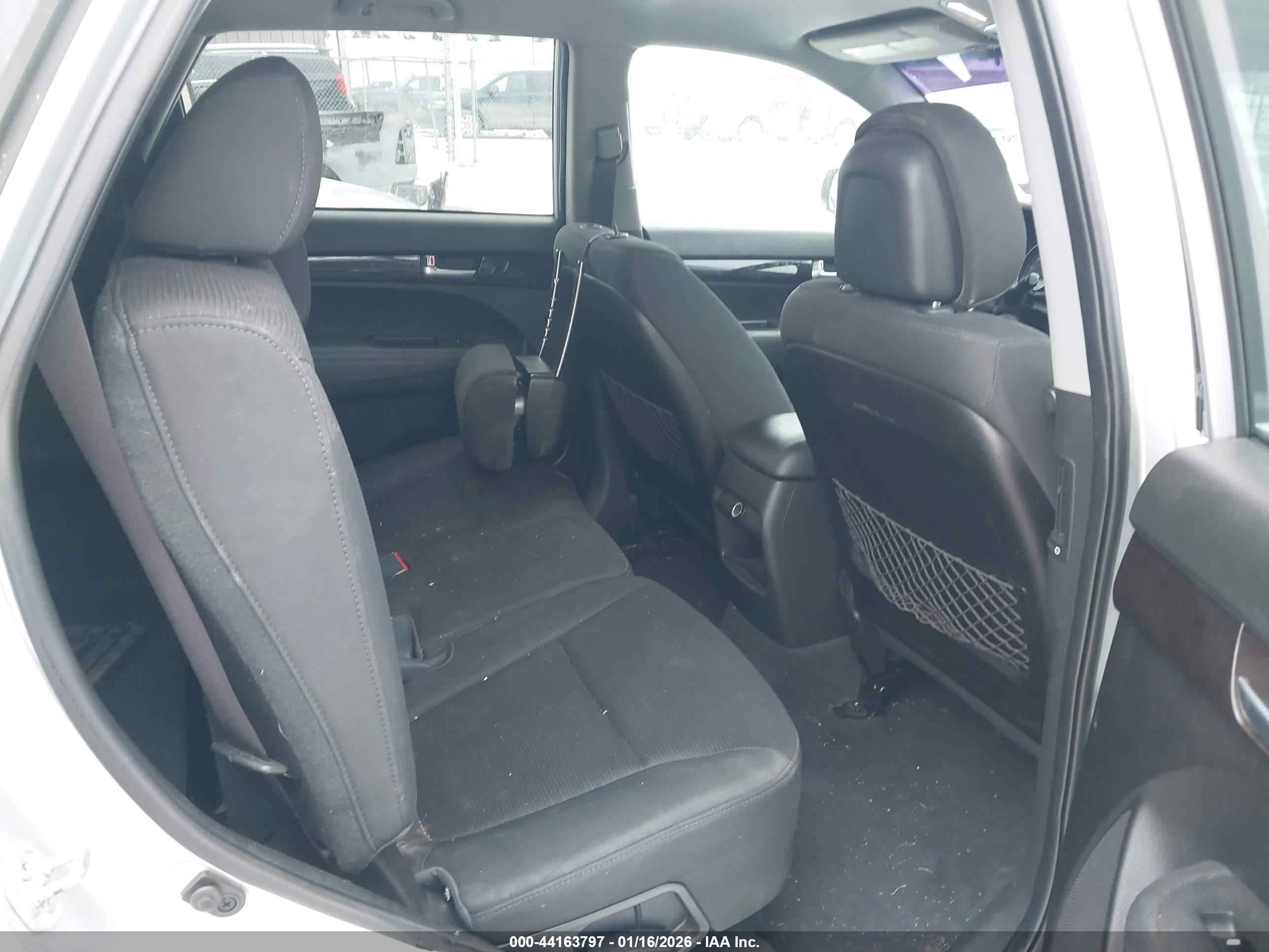 KIA SORENTO image 8
