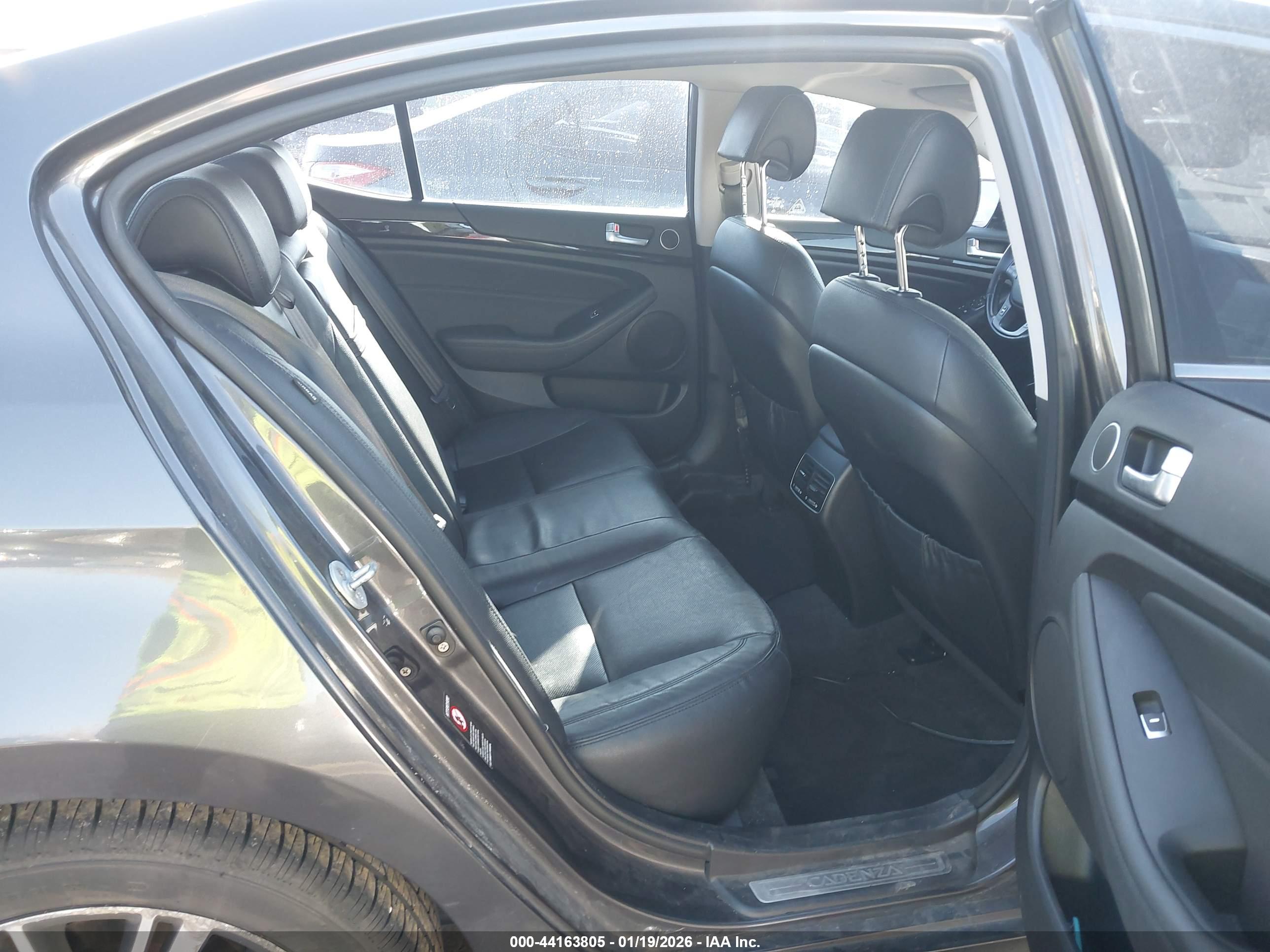 KIA CADENZA image 8