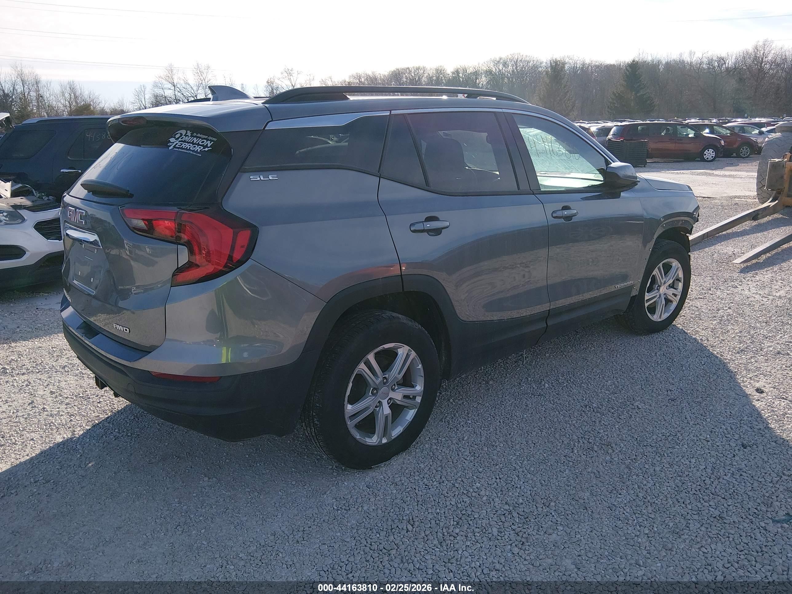 GMC TERRAIN image 4
