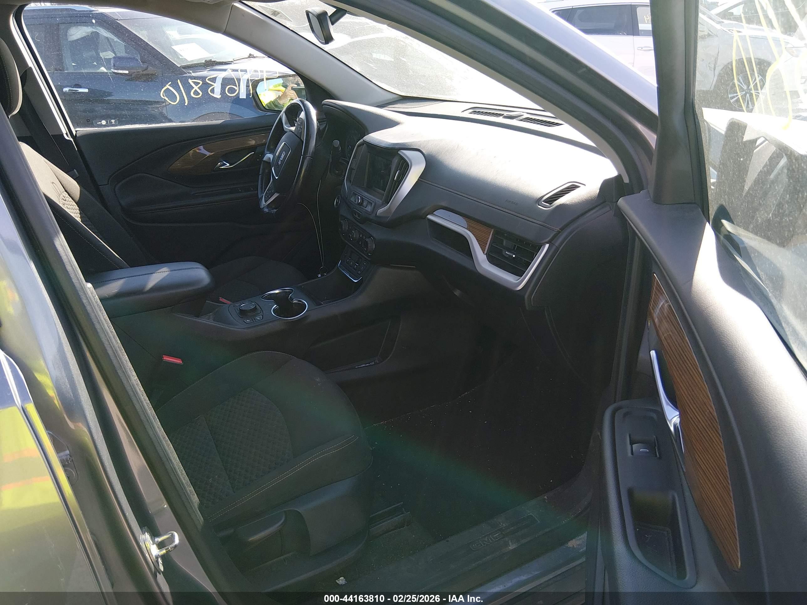GMC TERRAIN image 5