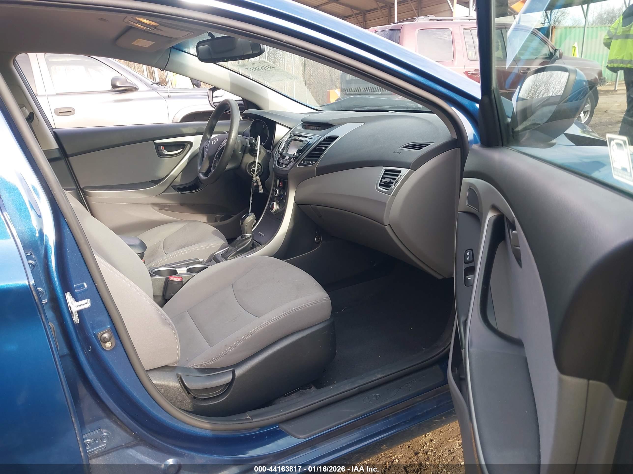 HYUNDAI ELANTRA image 5