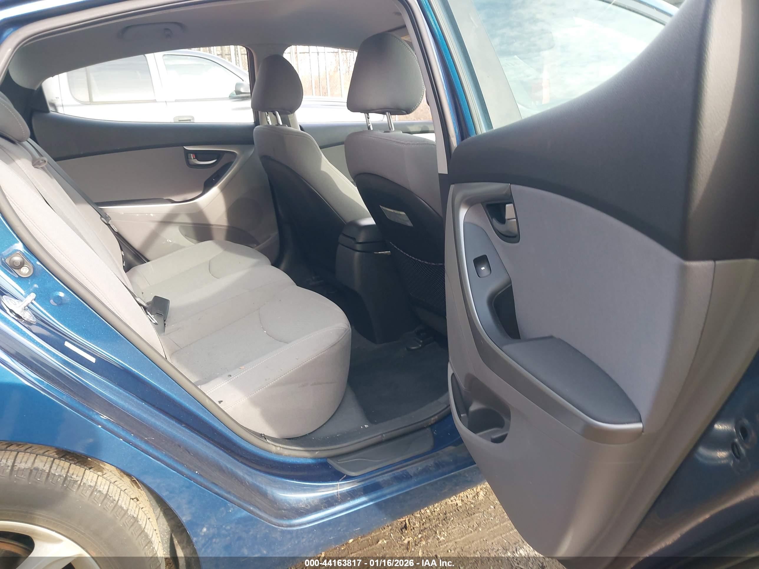 HYUNDAI ELANTRA image 8