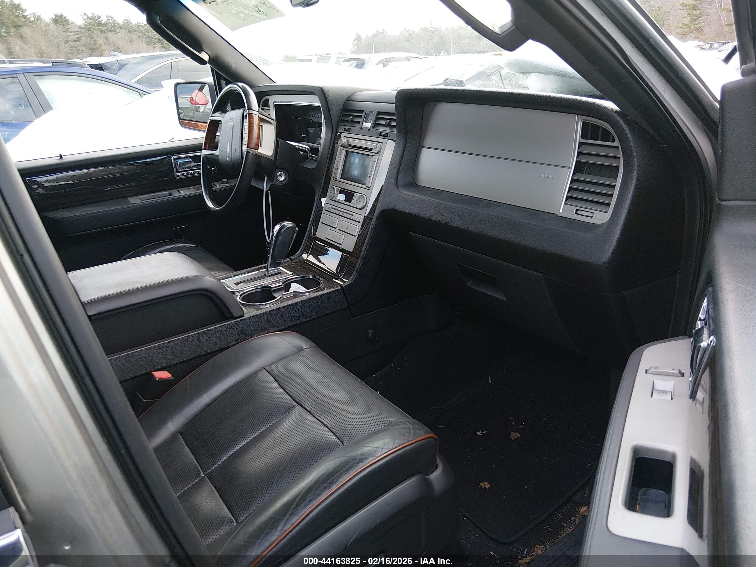 LINCOLN NAVIGATOR image 5