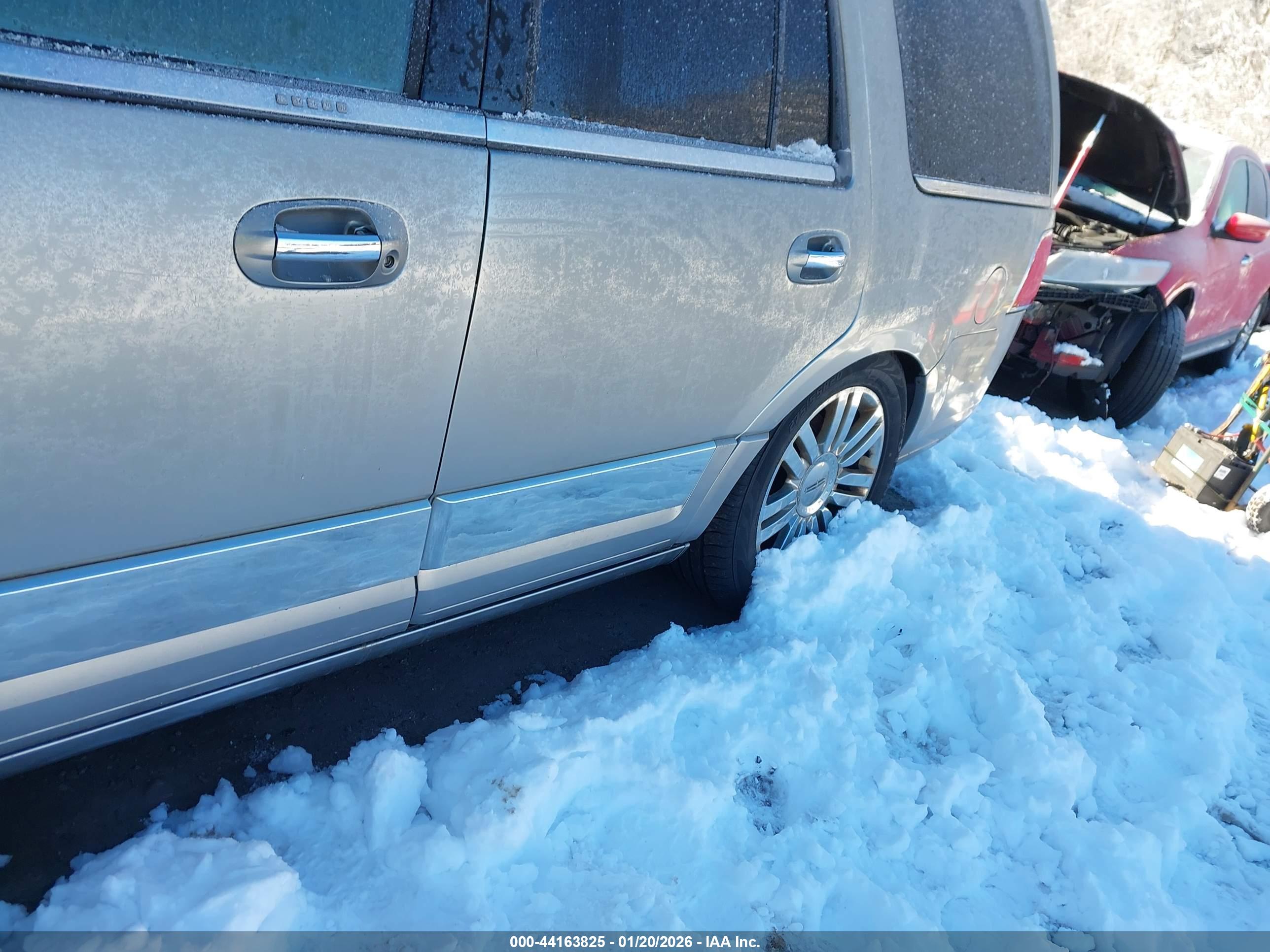 LINCOLN NAVIGATOR image 6