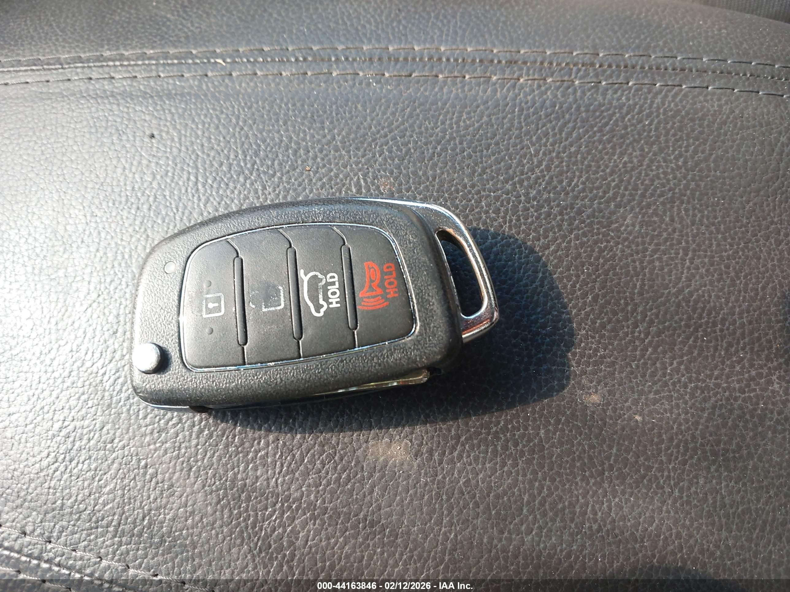 HYUNDAI SANTA image 11