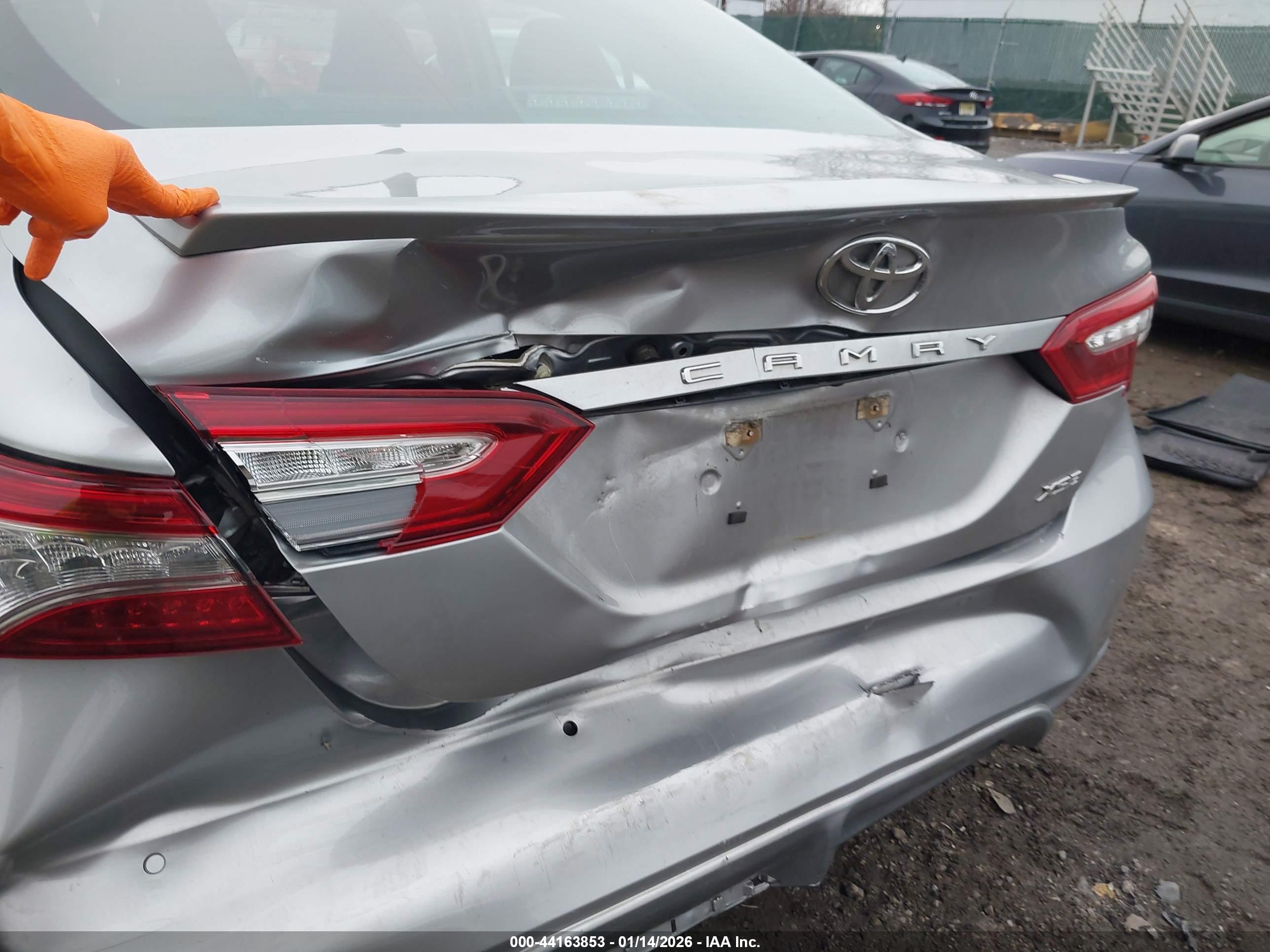 TOYOTA CAMRY image 6