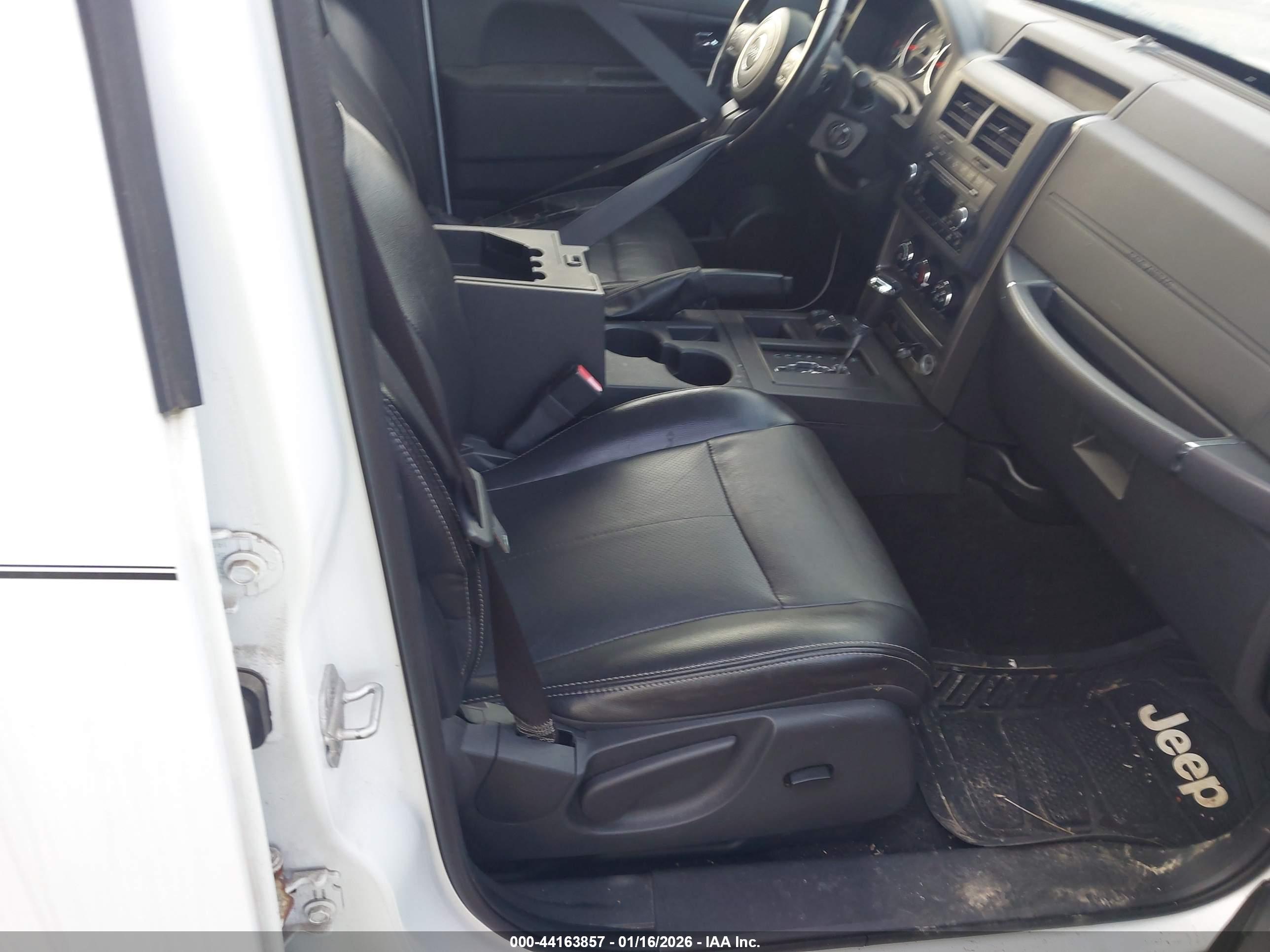JEEP LIBERTY image 5