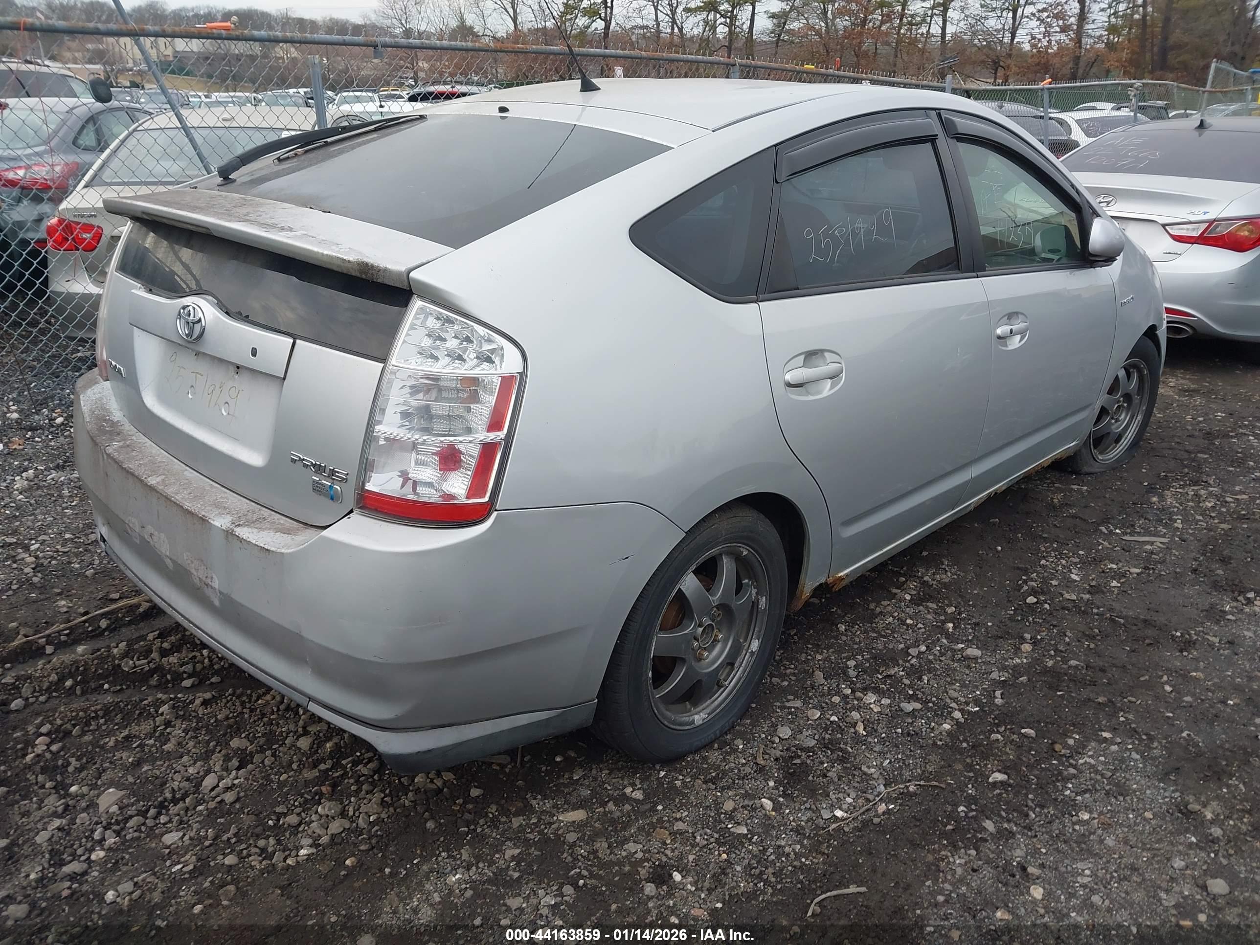 TOYOTA PRIUS image 4