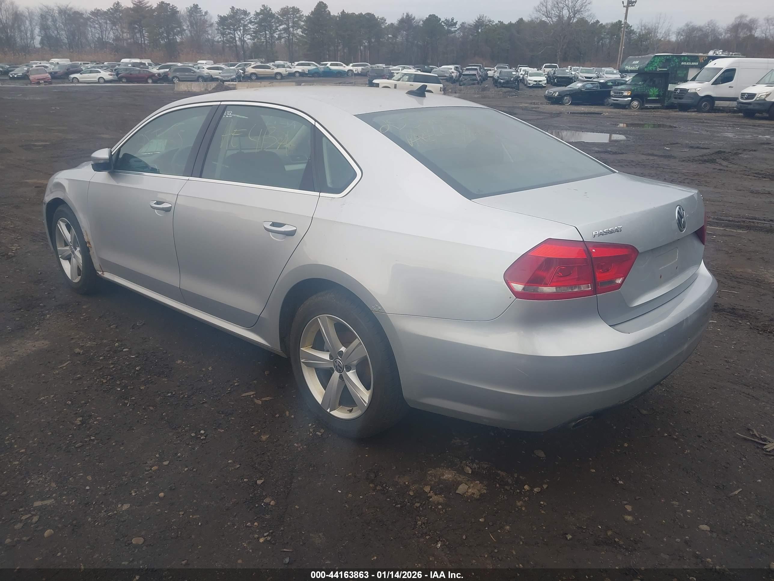 VOLKSWAGEN PASSAT image 3