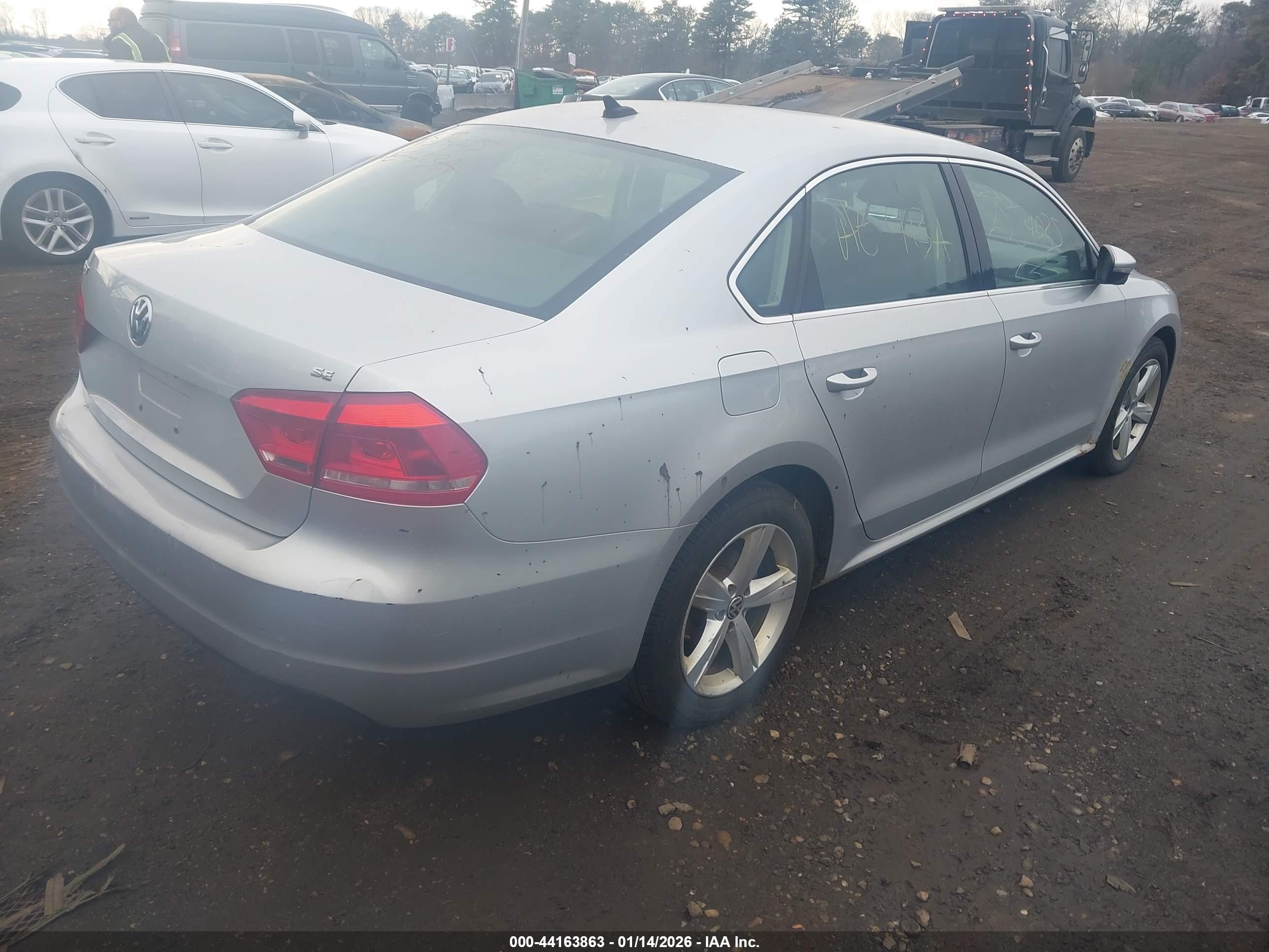 VOLKSWAGEN PASSAT image 4