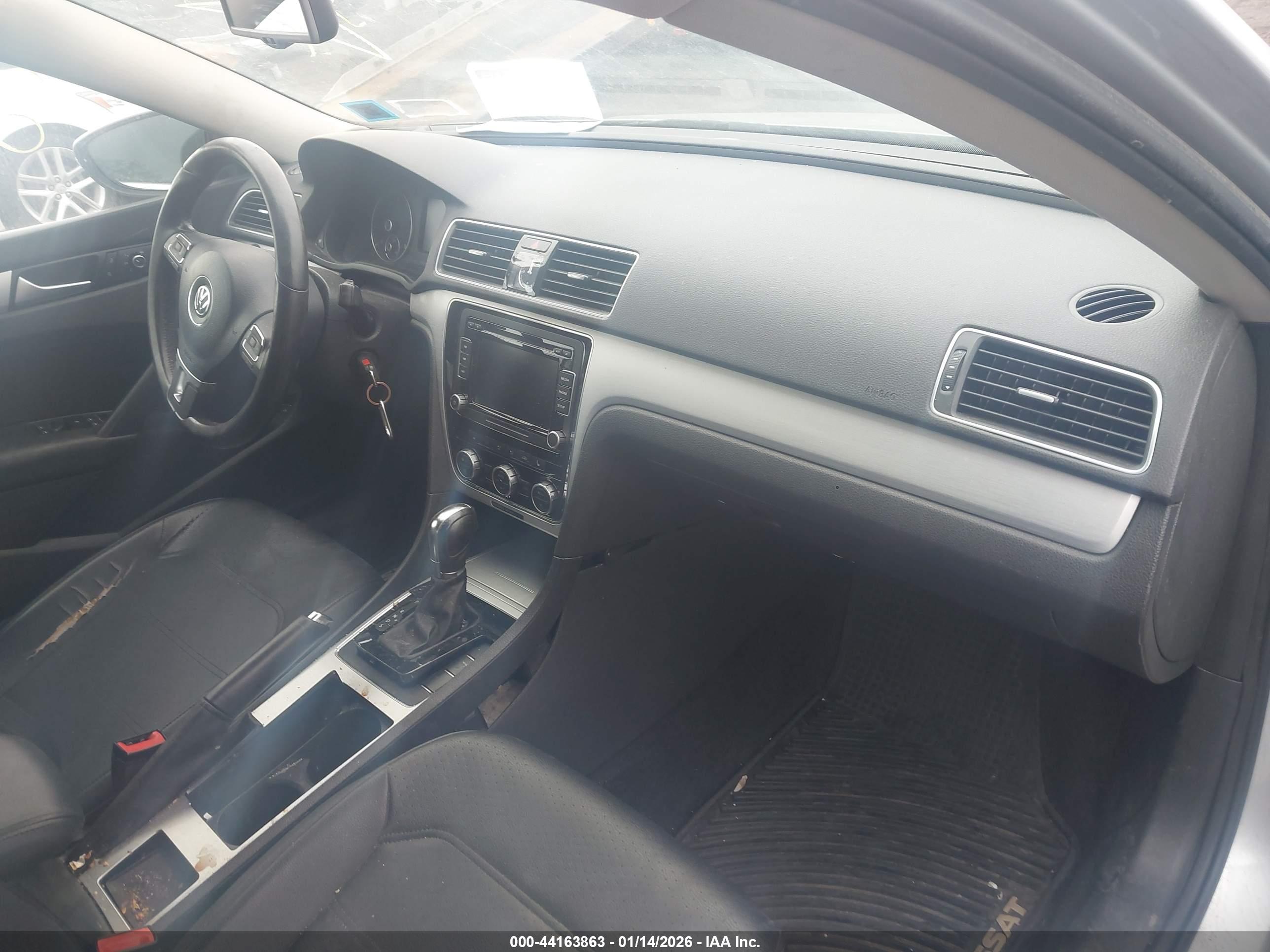 VOLKSWAGEN PASSAT image 5