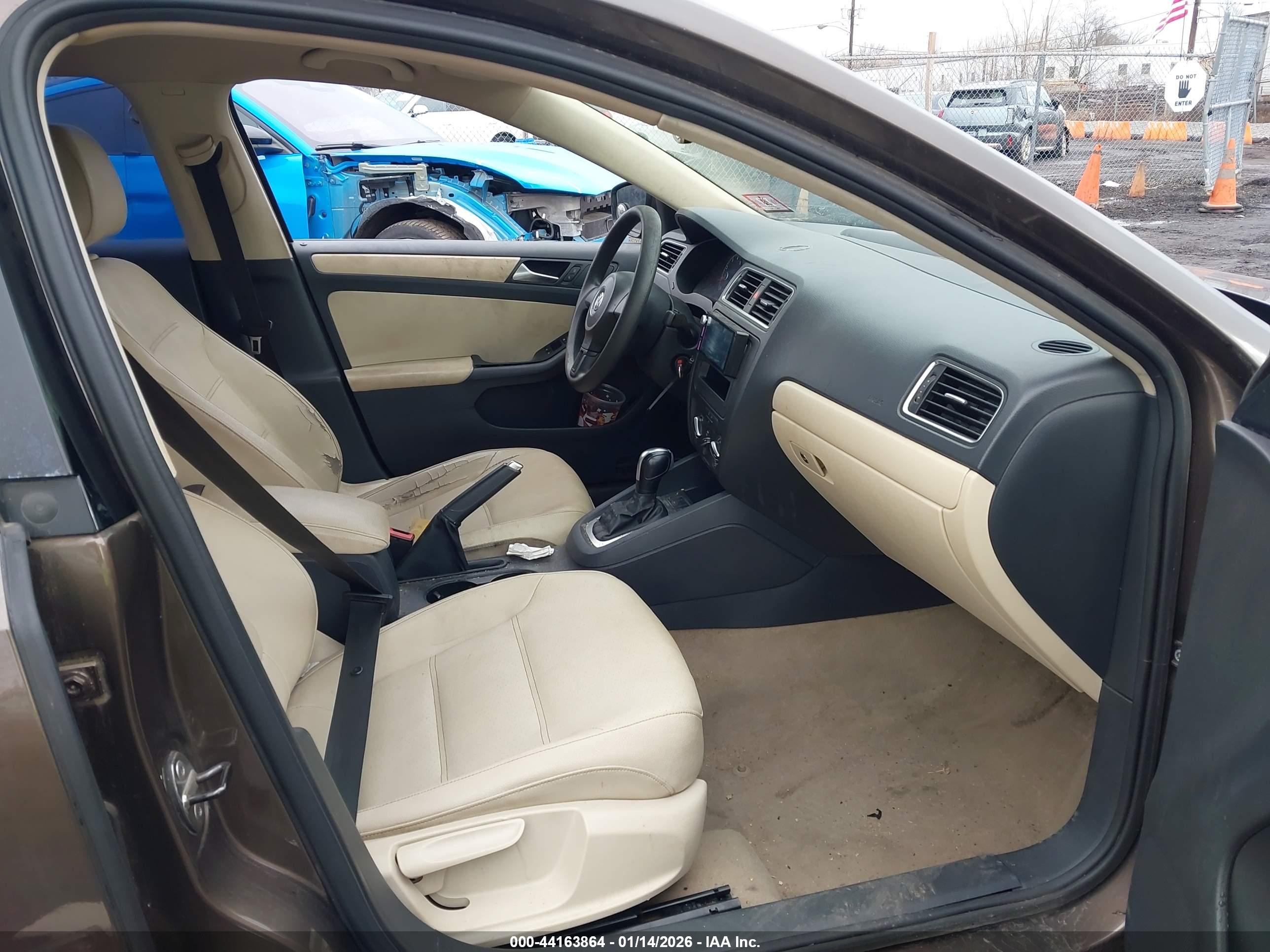 VOLKSWAGEN JETTA image 5