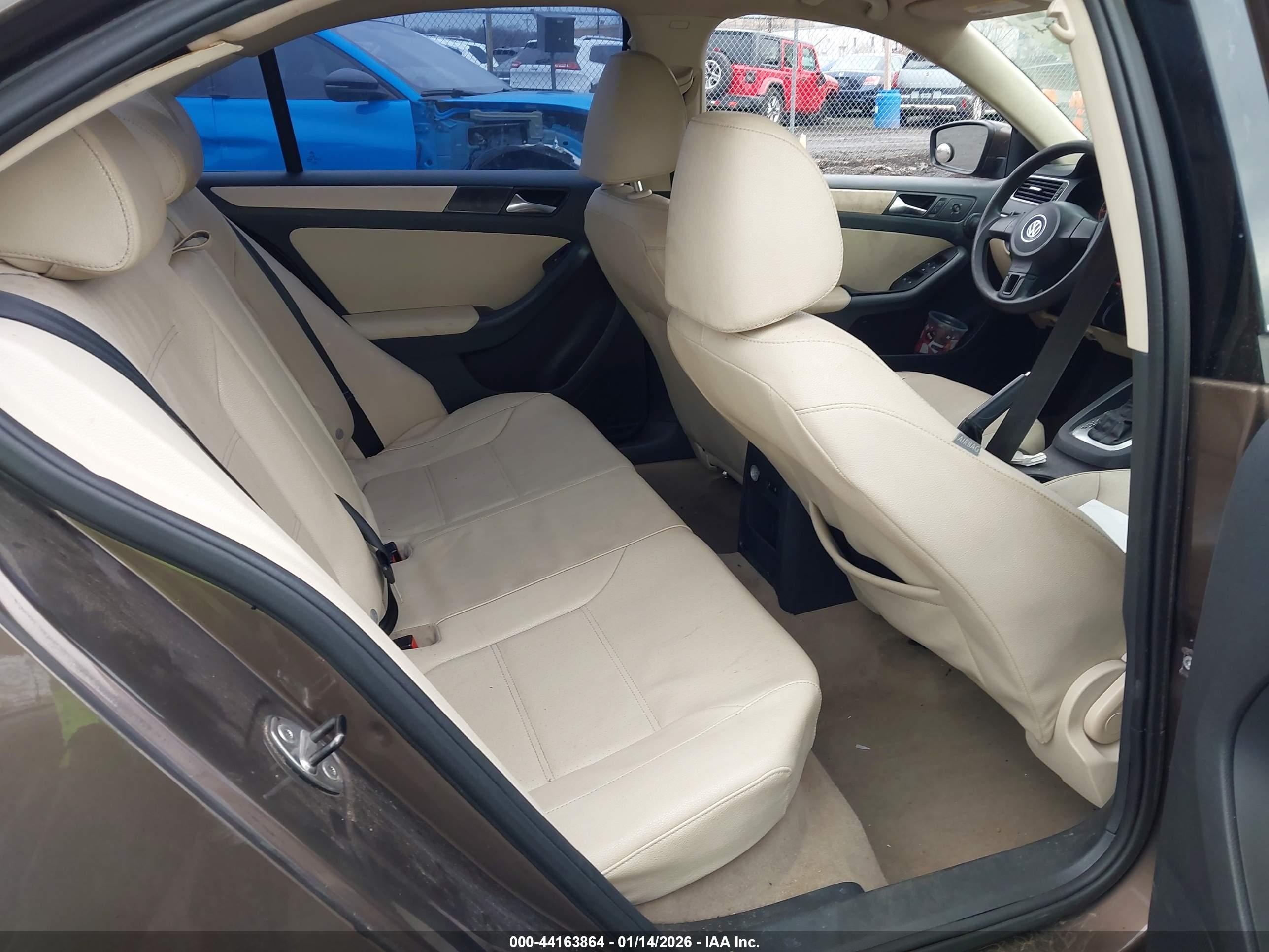 VOLKSWAGEN JETTA image 8