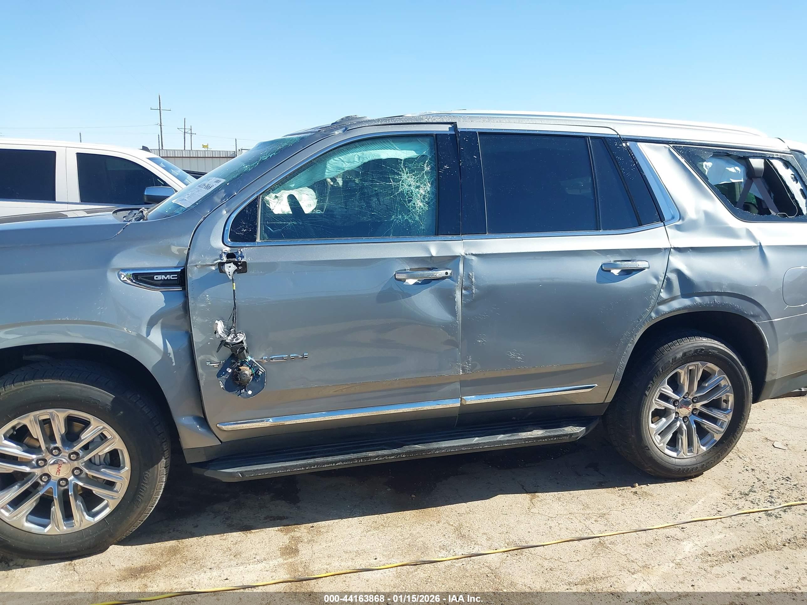 GMC YUKON image 6