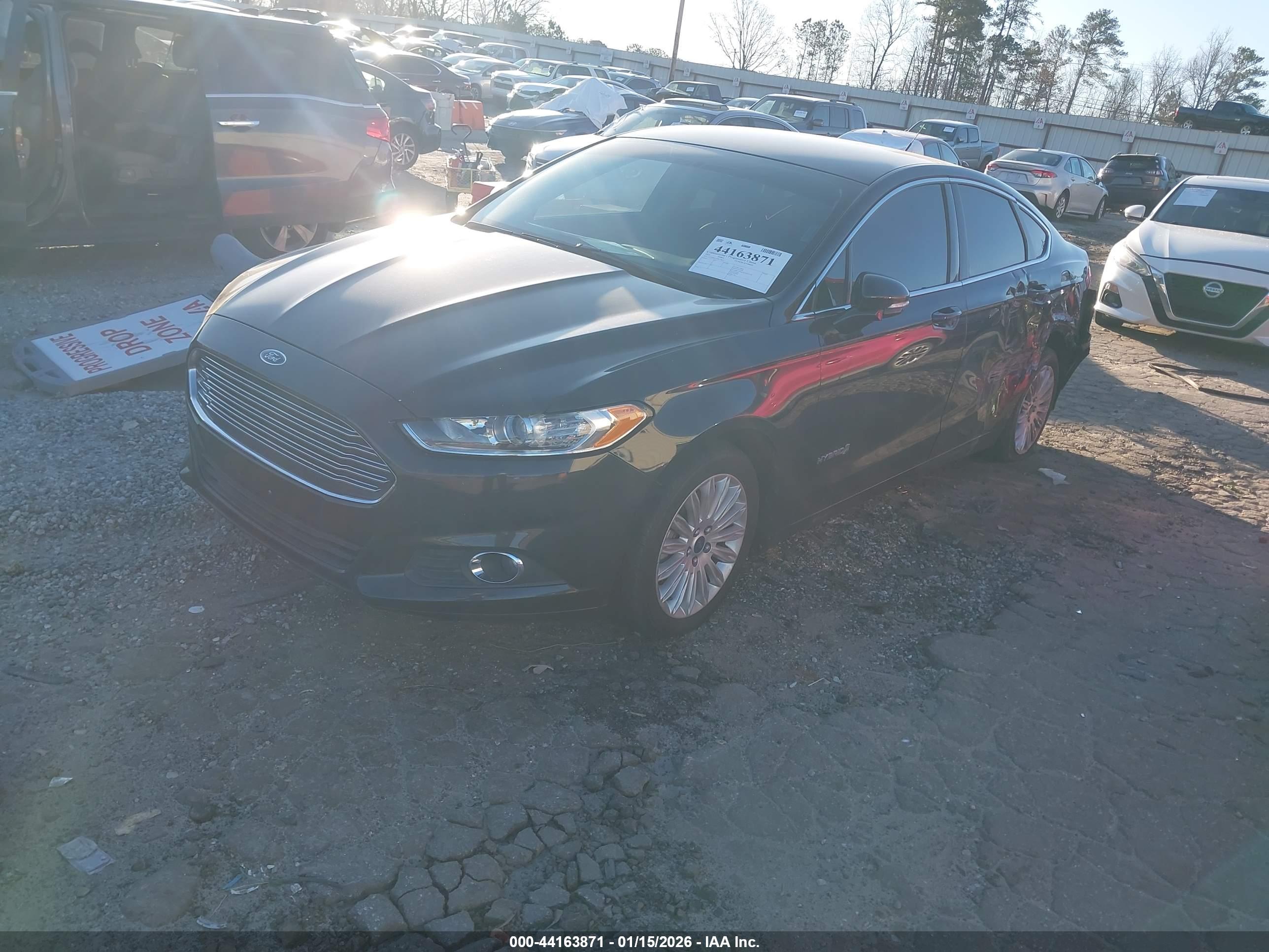 FORD FUSION image 2