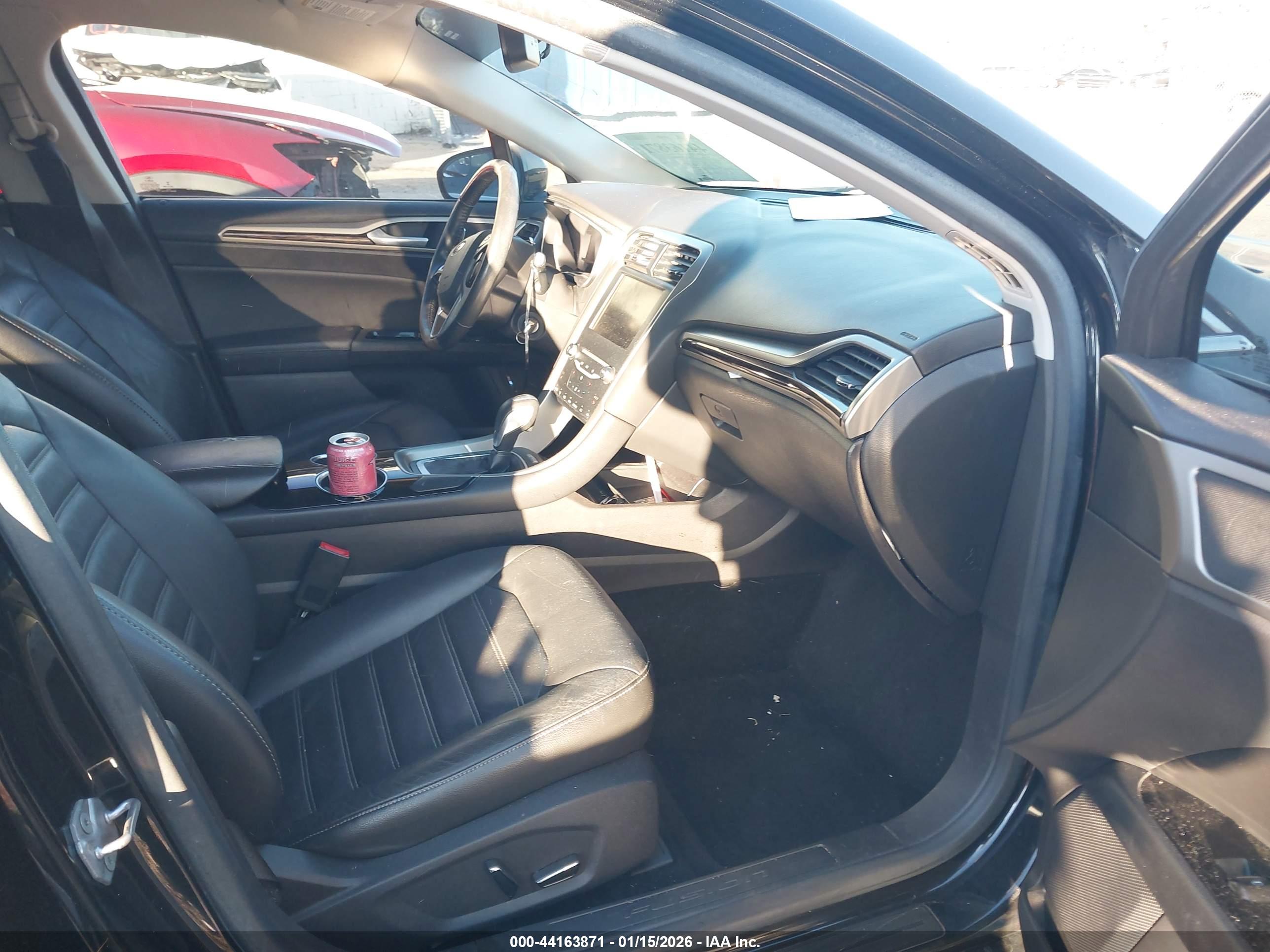 FORD FUSION image 5