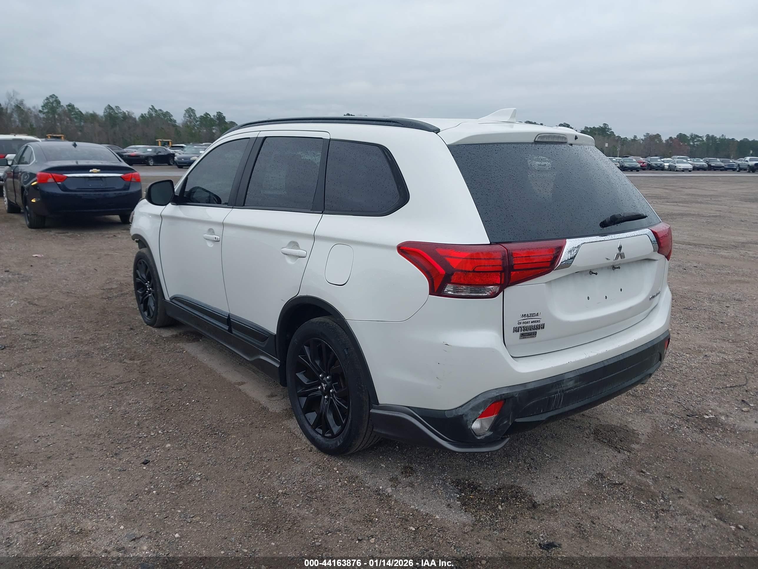 MITSUBISHI OUTLANDER image 3