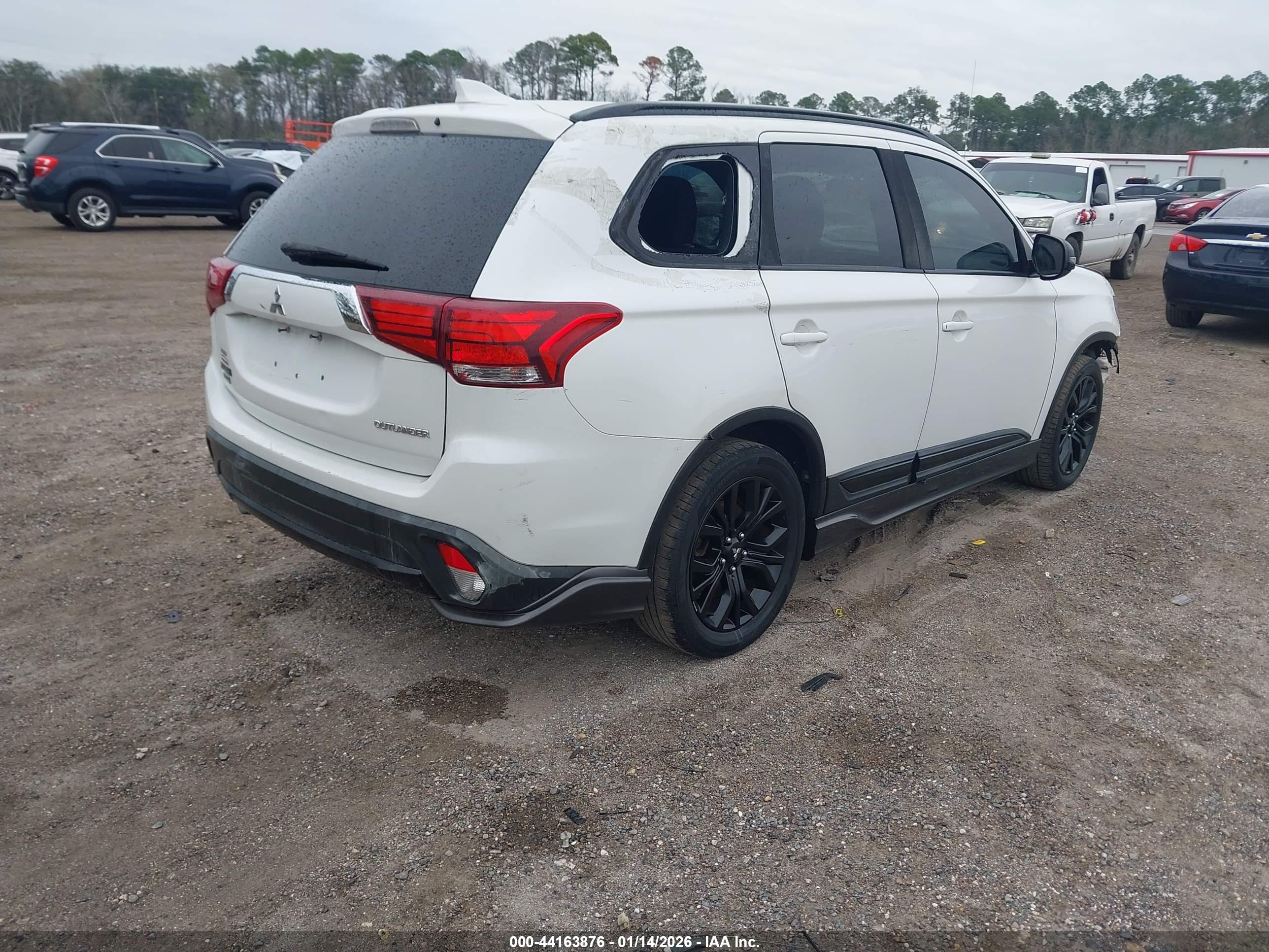 MITSUBISHI OUTLANDER image 4