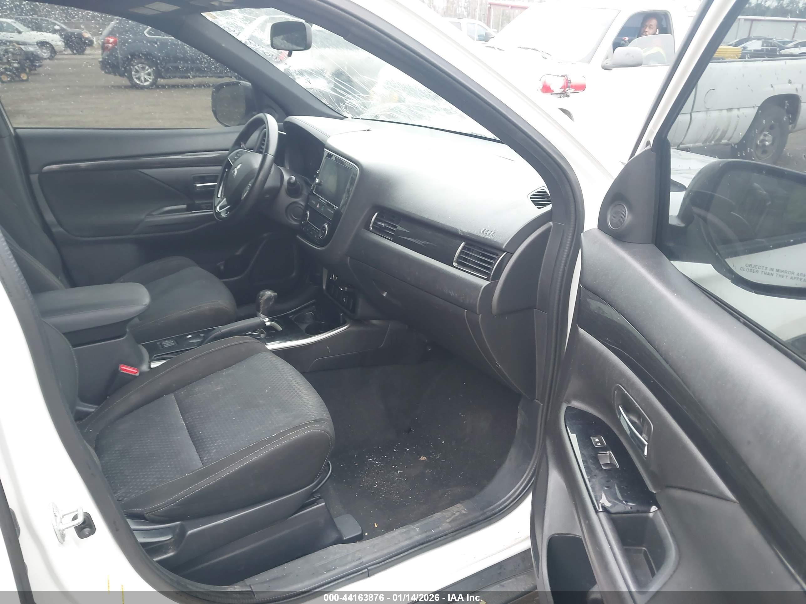MITSUBISHI OUTLANDER image 5