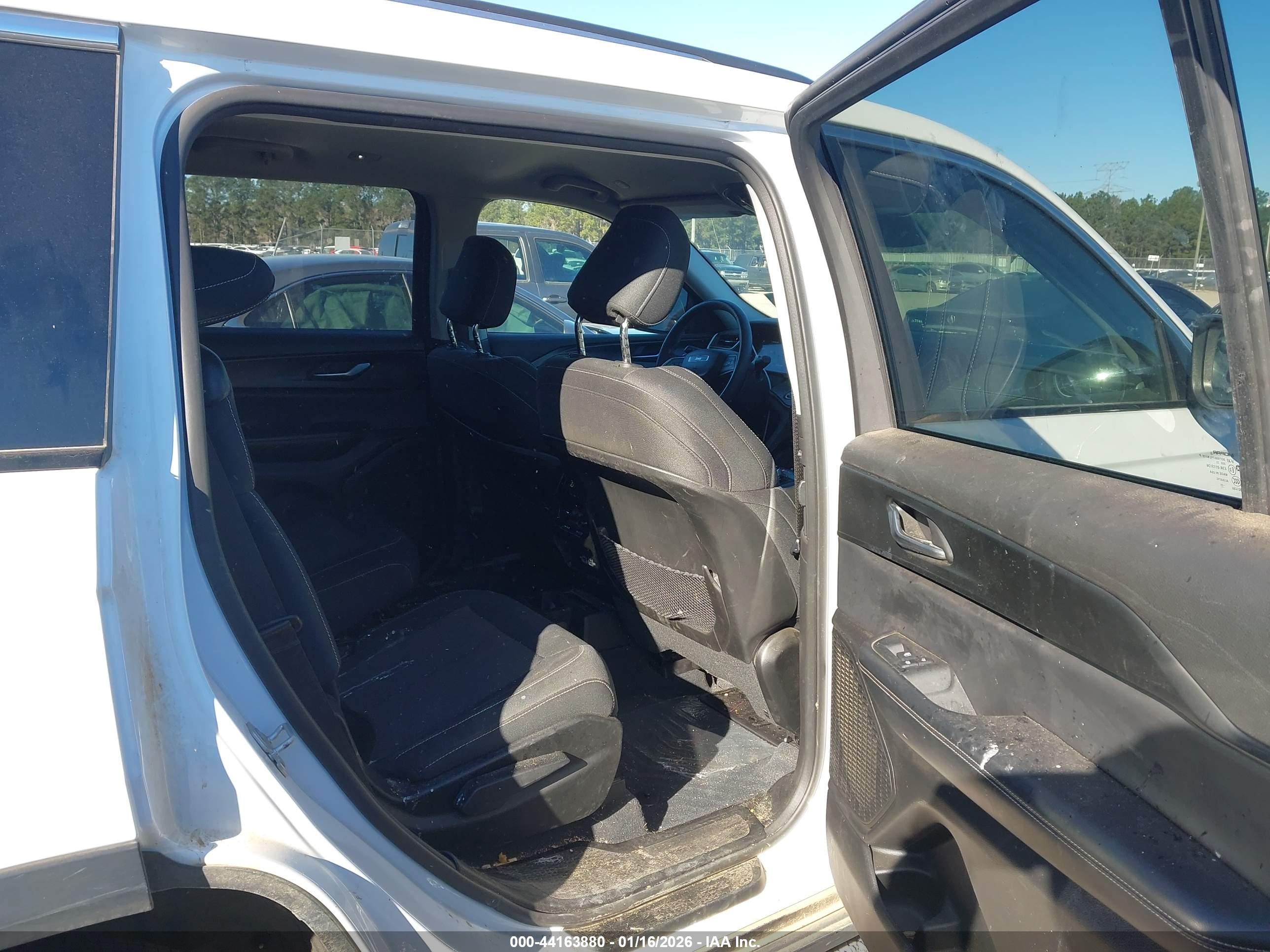 JEEP GRAND image 8
