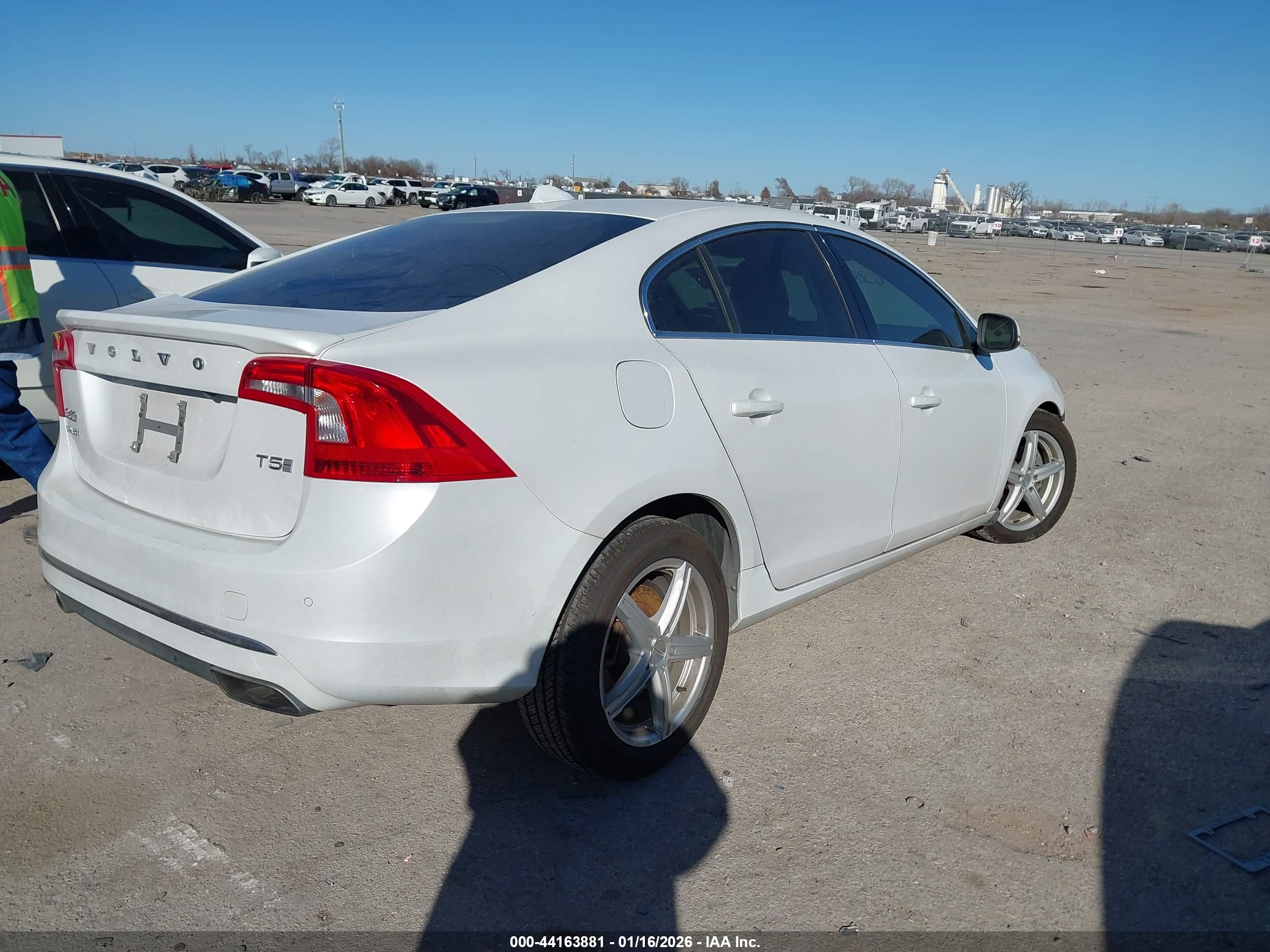 VOLVO S60 image 4
