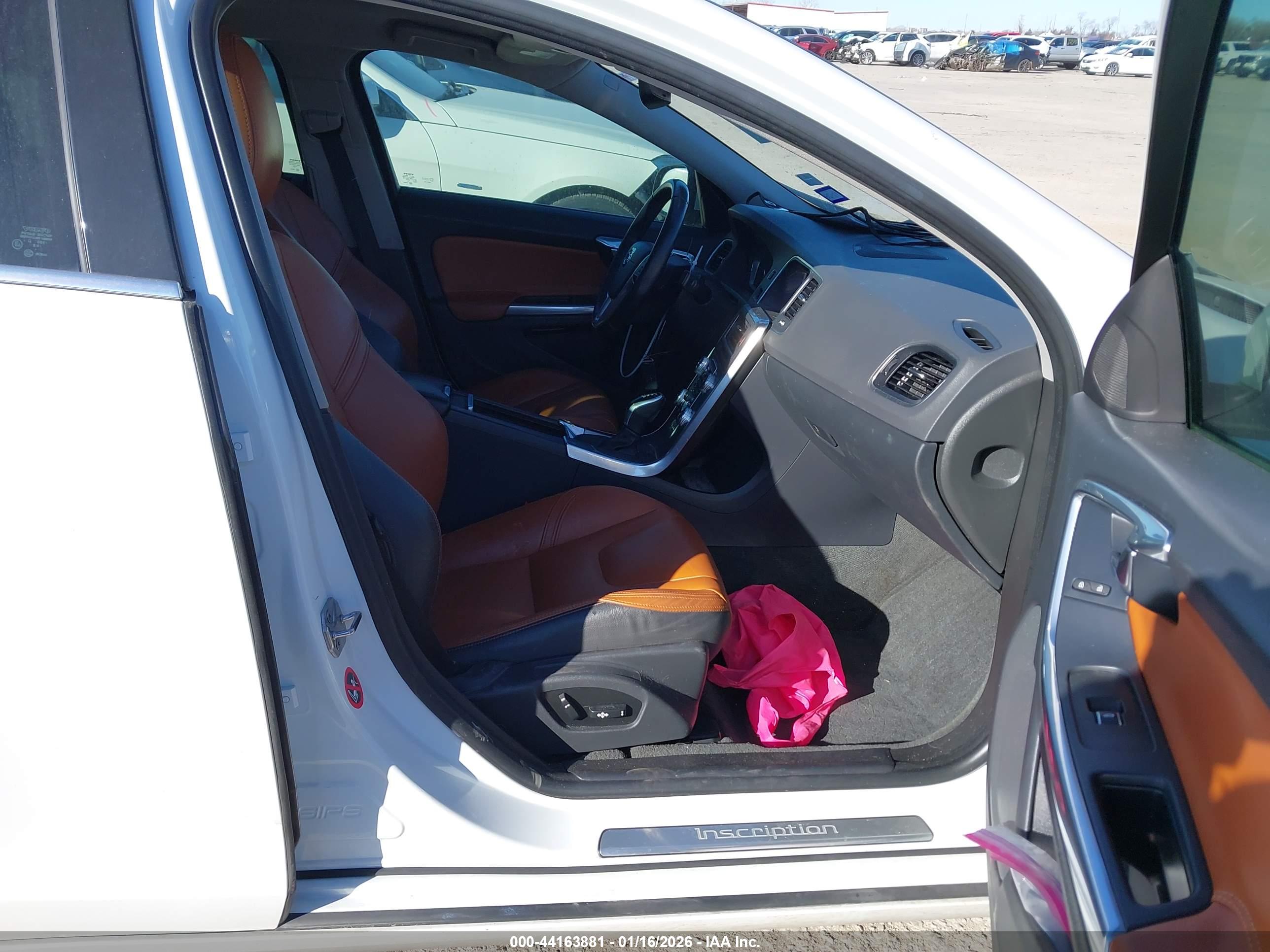 VOLVO S60 image 5