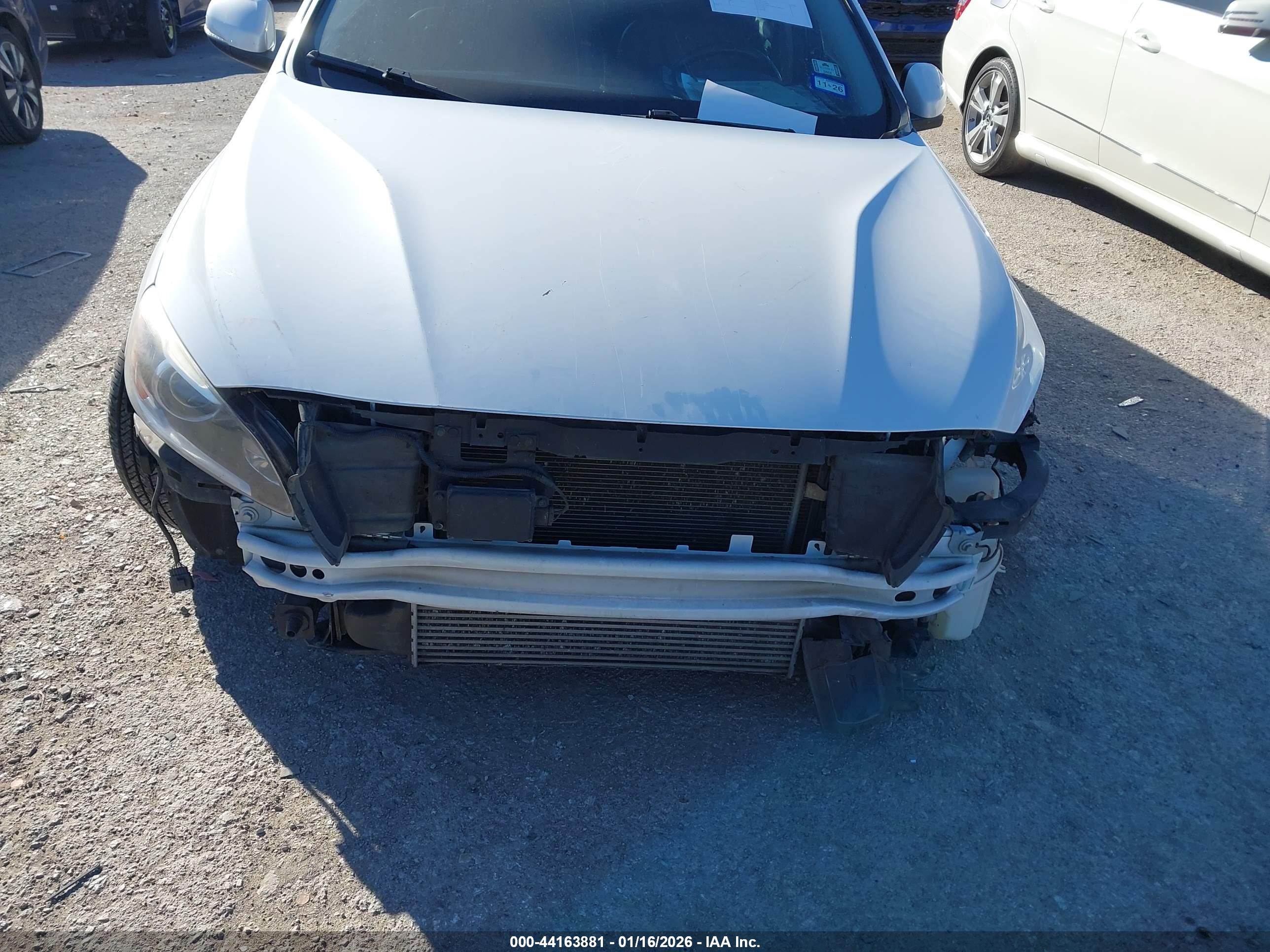 VOLVO S60 image 6