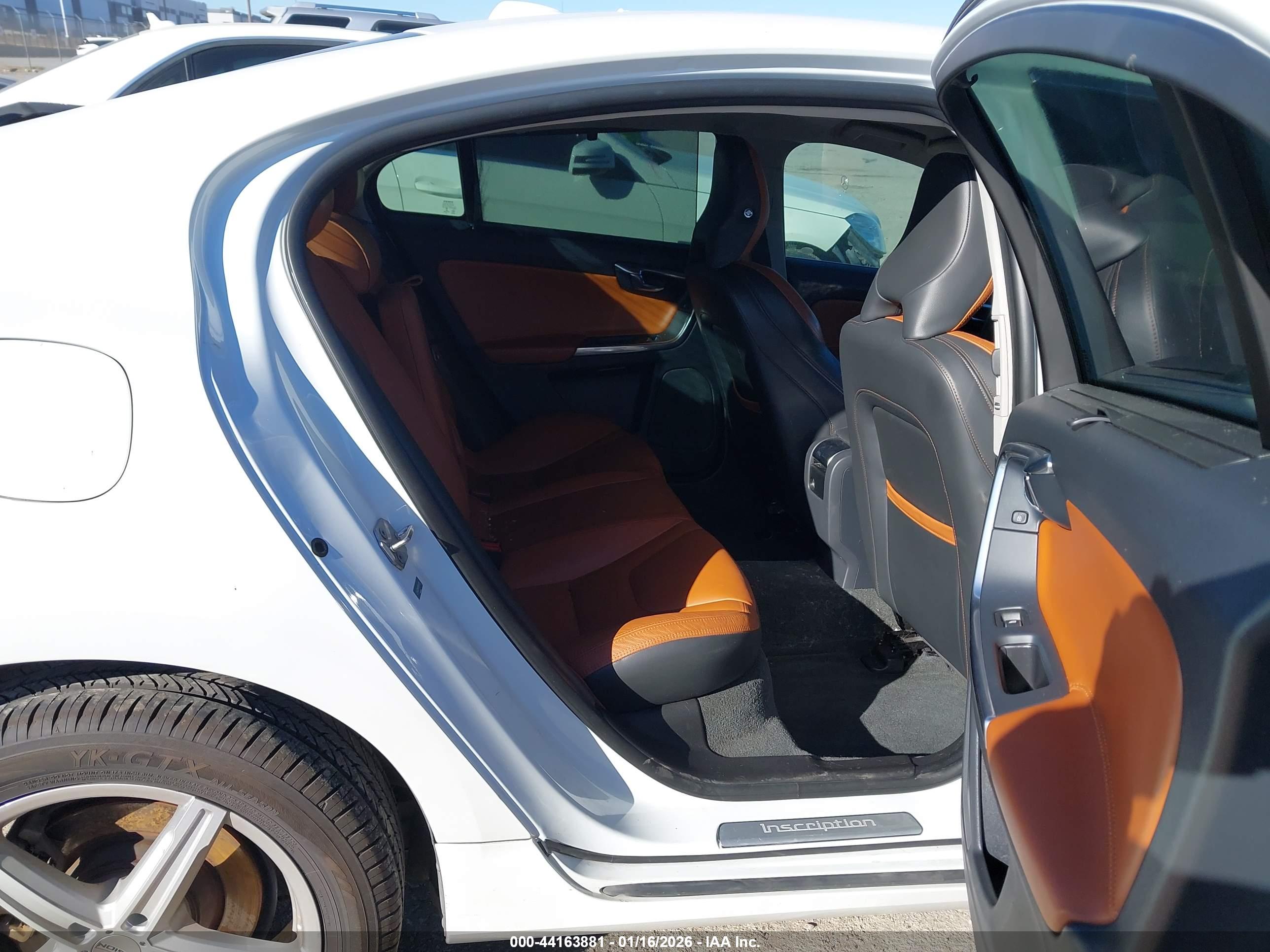 VOLVO S60 image 8